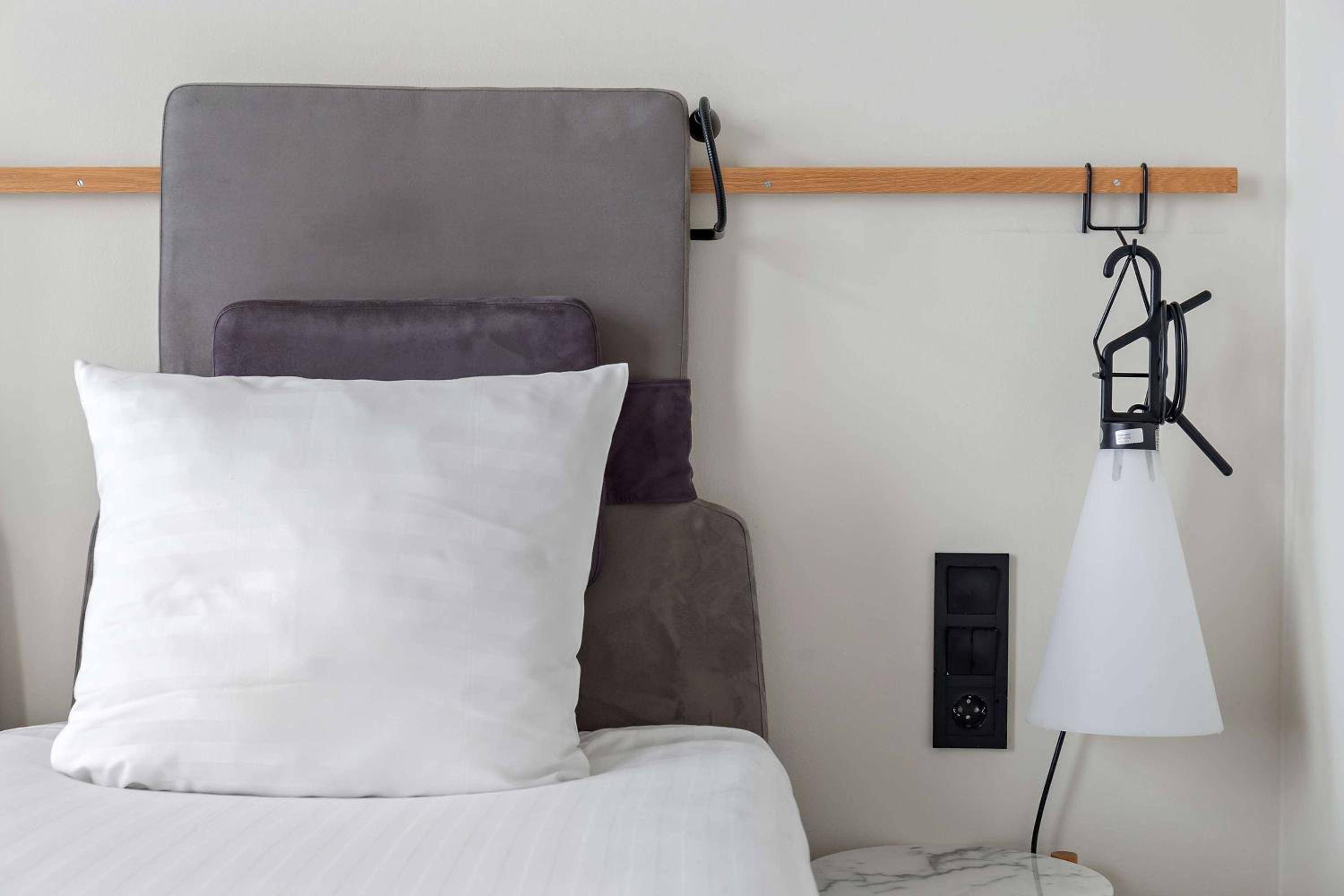 Standard Twin Room - Photo 2