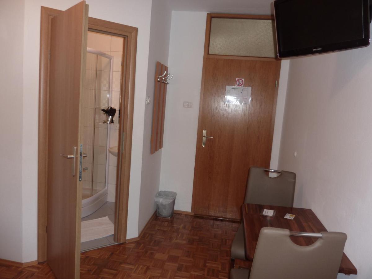 Twin Room photo 2