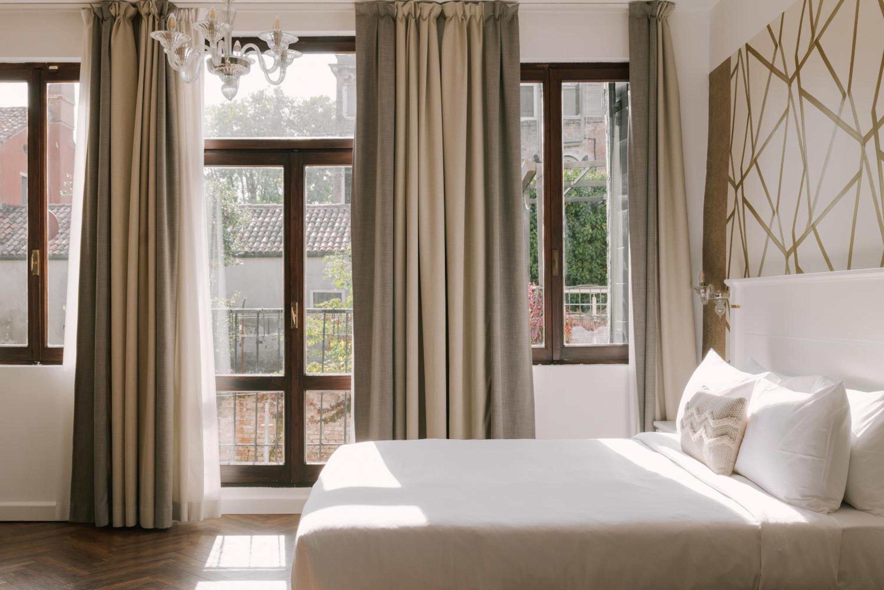 Queen Room With Balcony
