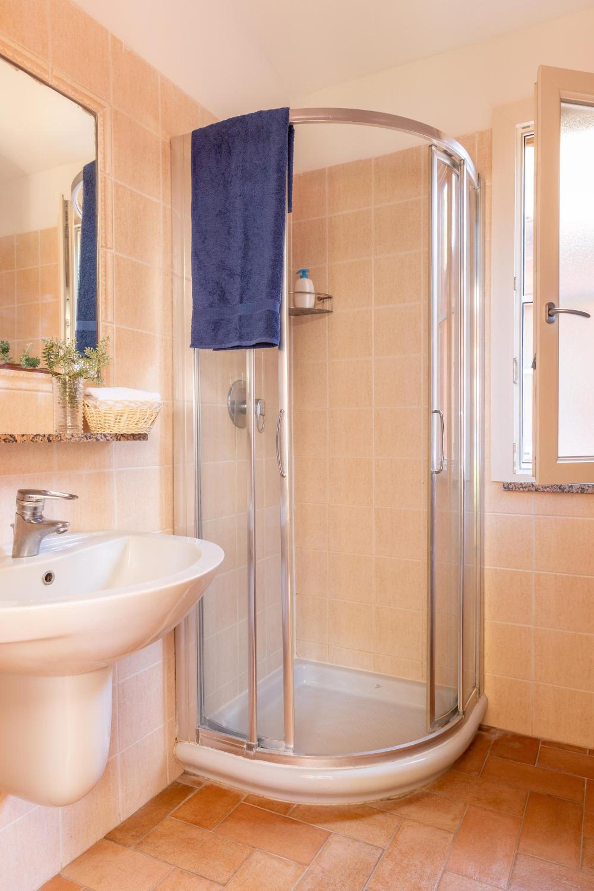 Superior One-Bedroom Cottage (4 Adults) - Photo 7