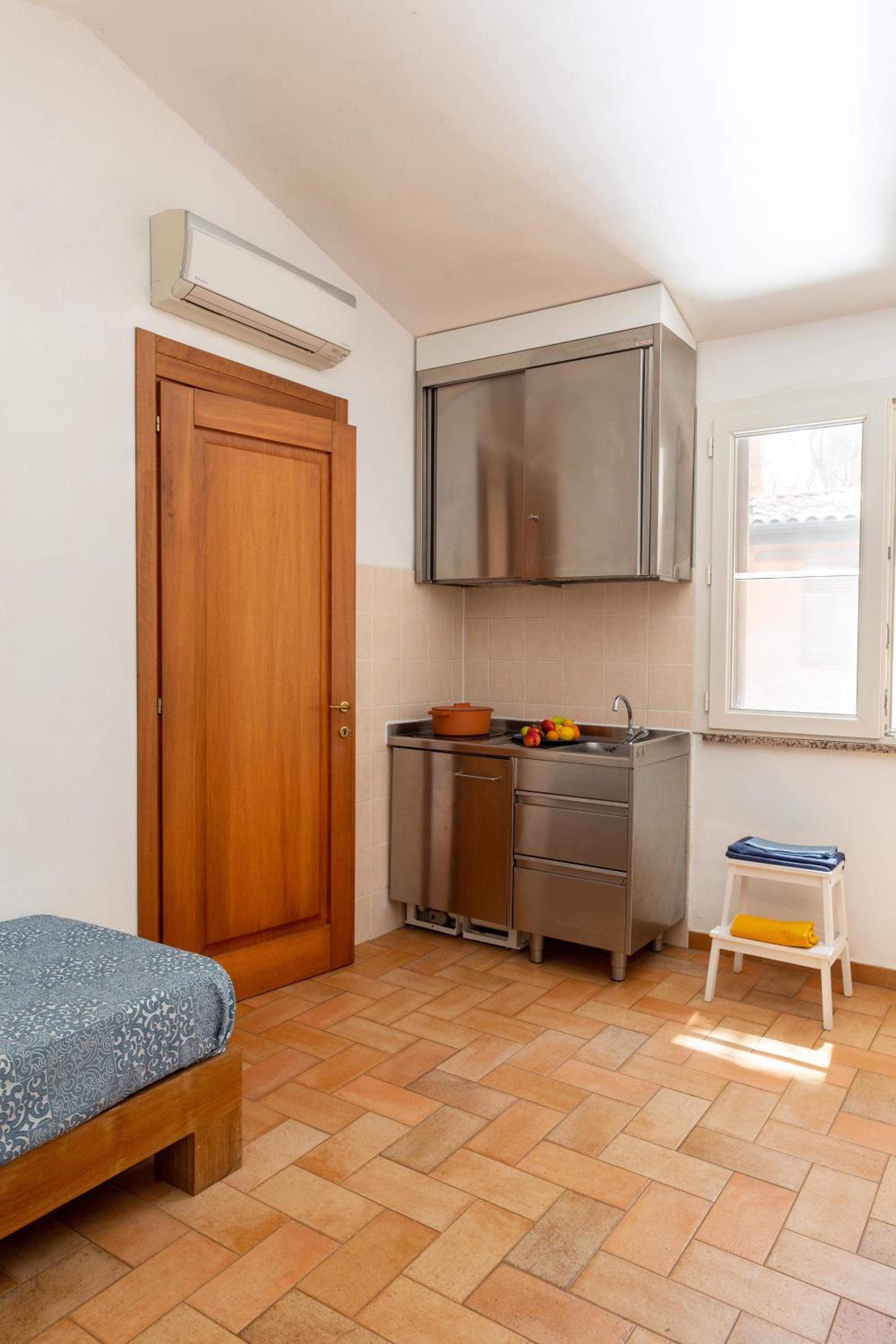 Superior One-Bedroom Cottage (4 Adults) - Photo 6