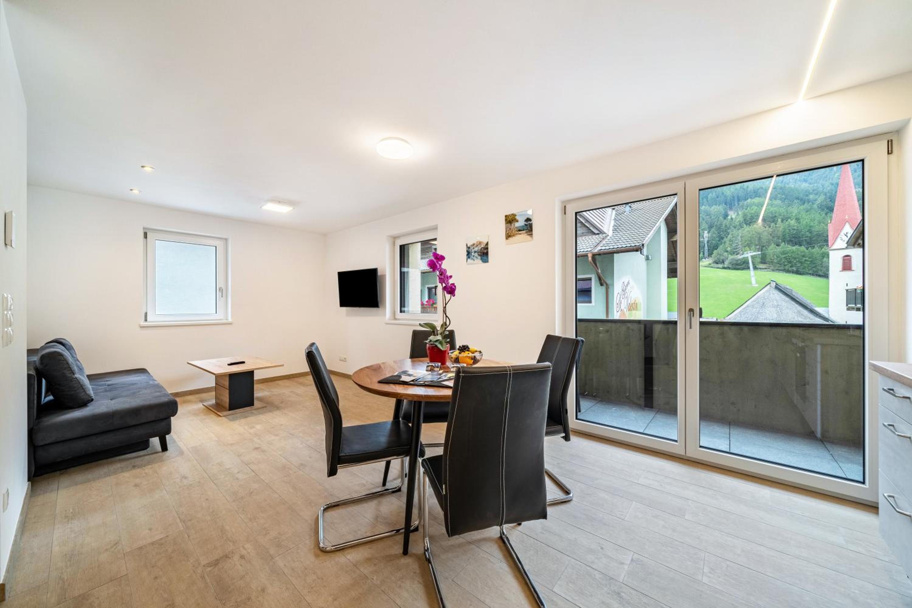 Superior One-Bedroom Apartment with Balcony