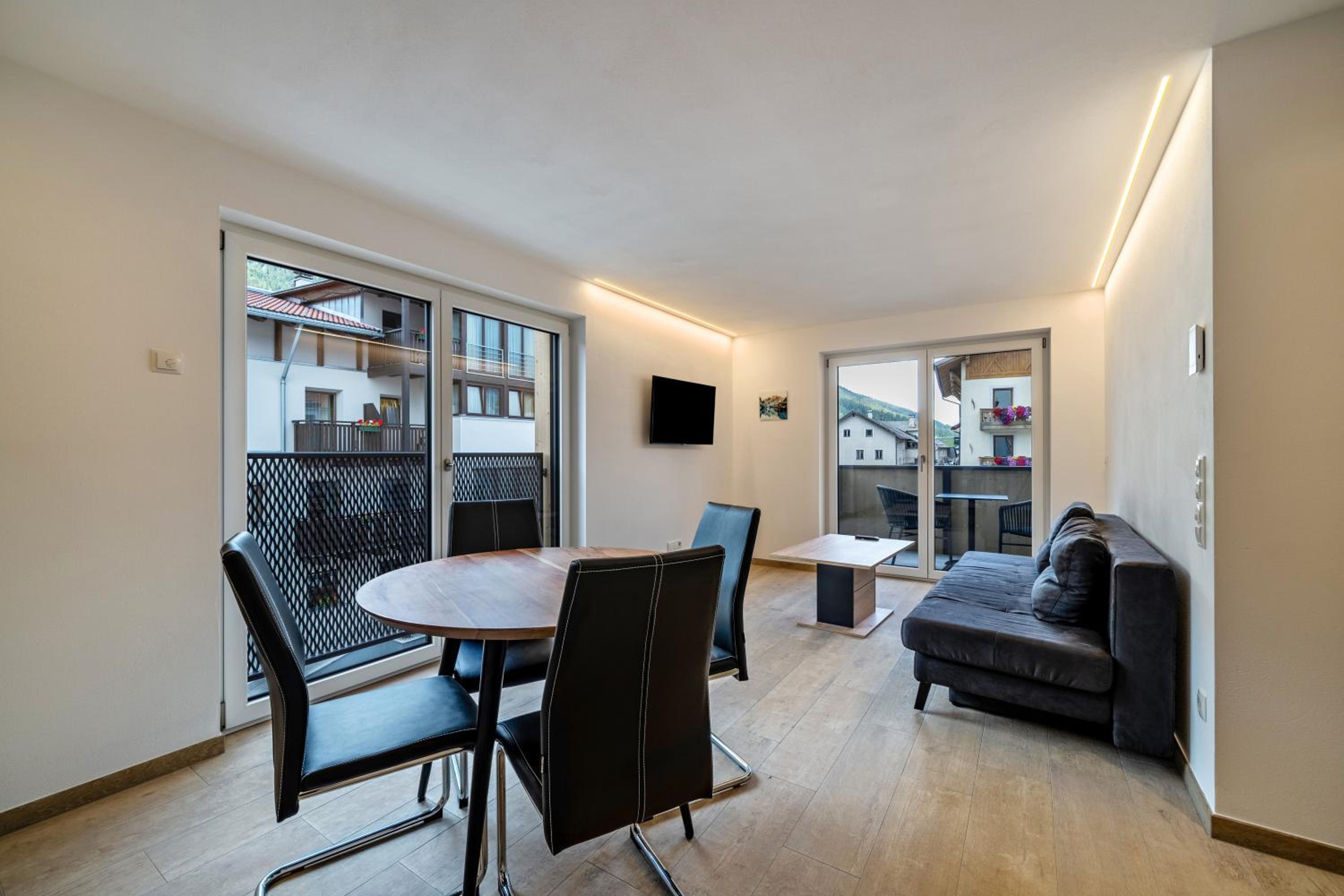 Superior One-Bedroom Apartment with Balcony