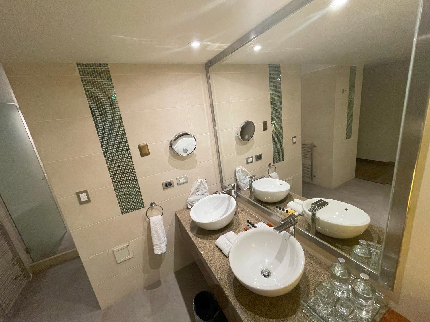 Deluxe King Room - Photo 2