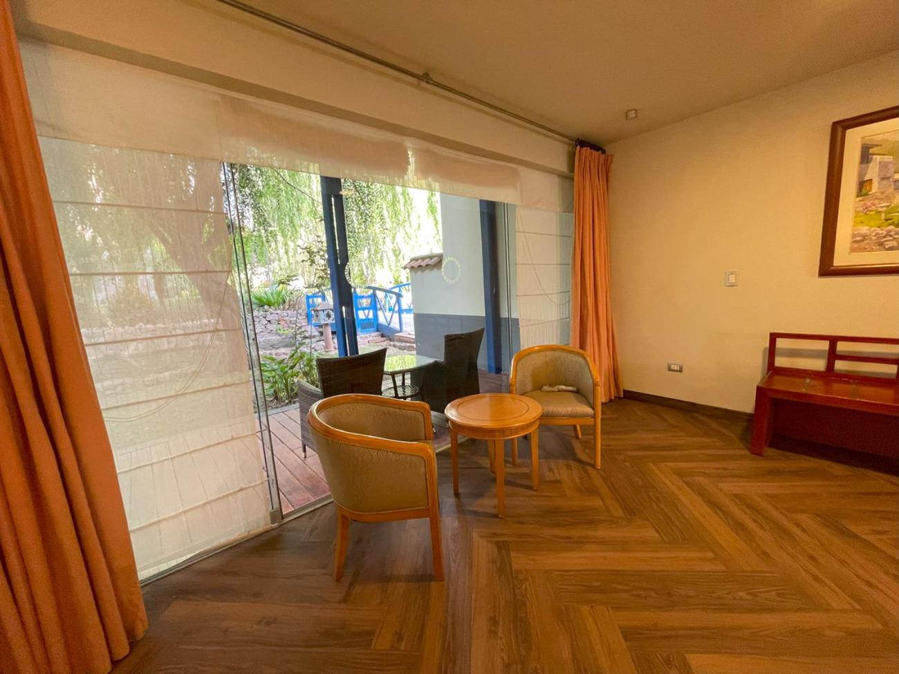 Deluxe Room with Two Queen Beds - Photo 4