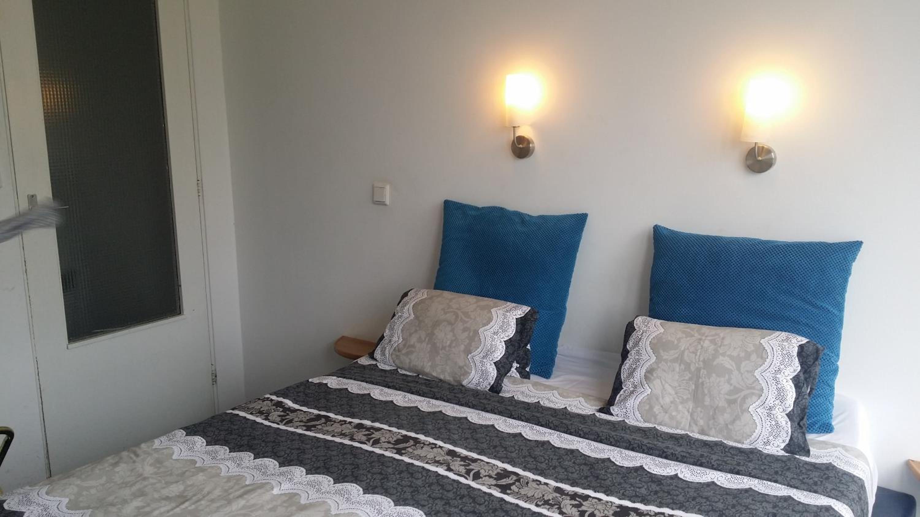 Budget Double Room - Photo 2