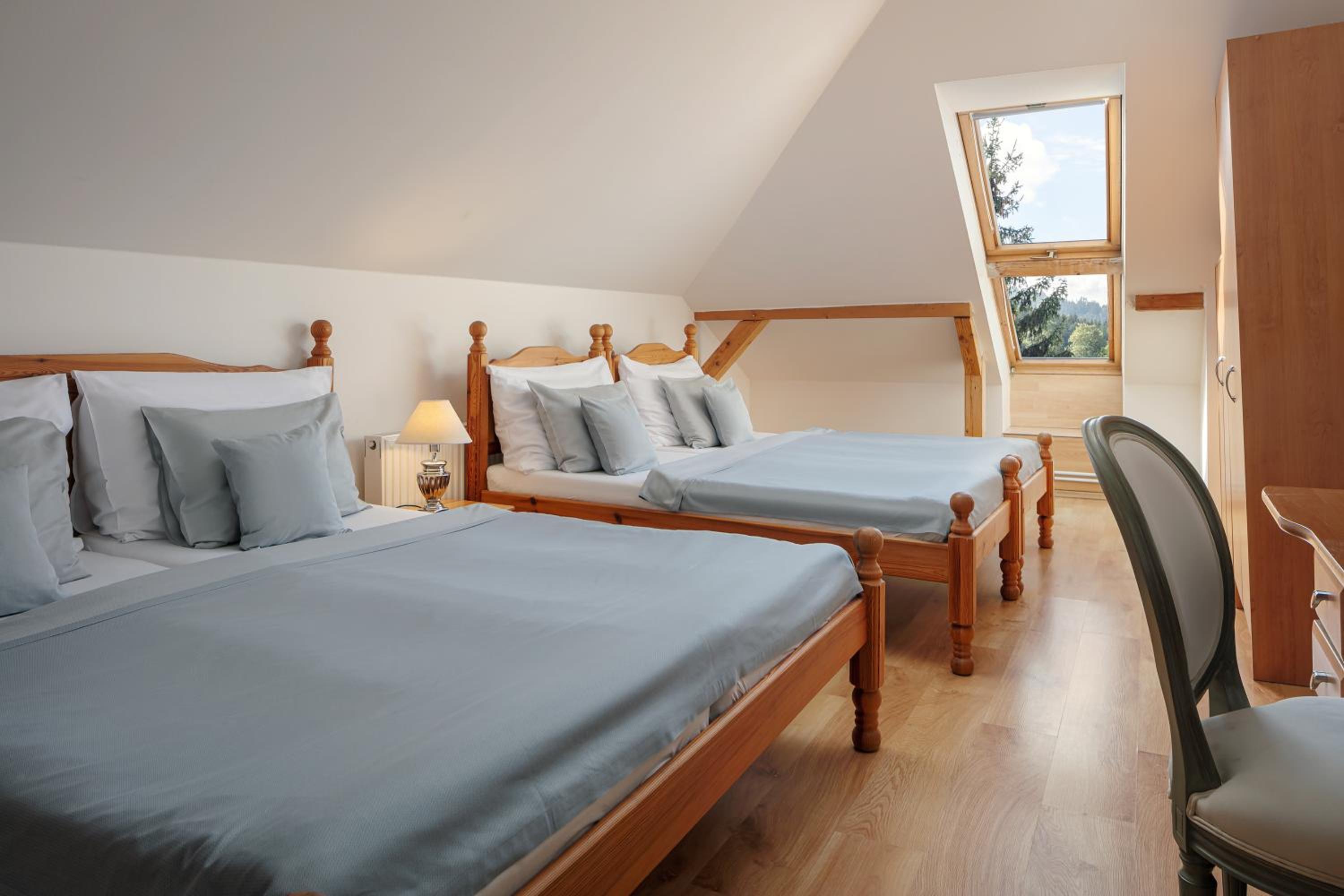 Attic Room - Photo 1