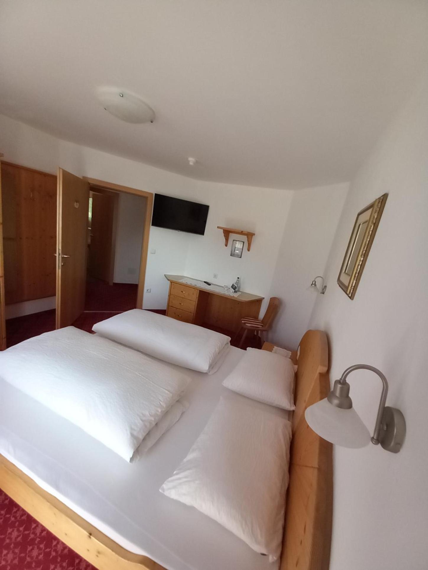 Deluxe Family Room - Photo 3