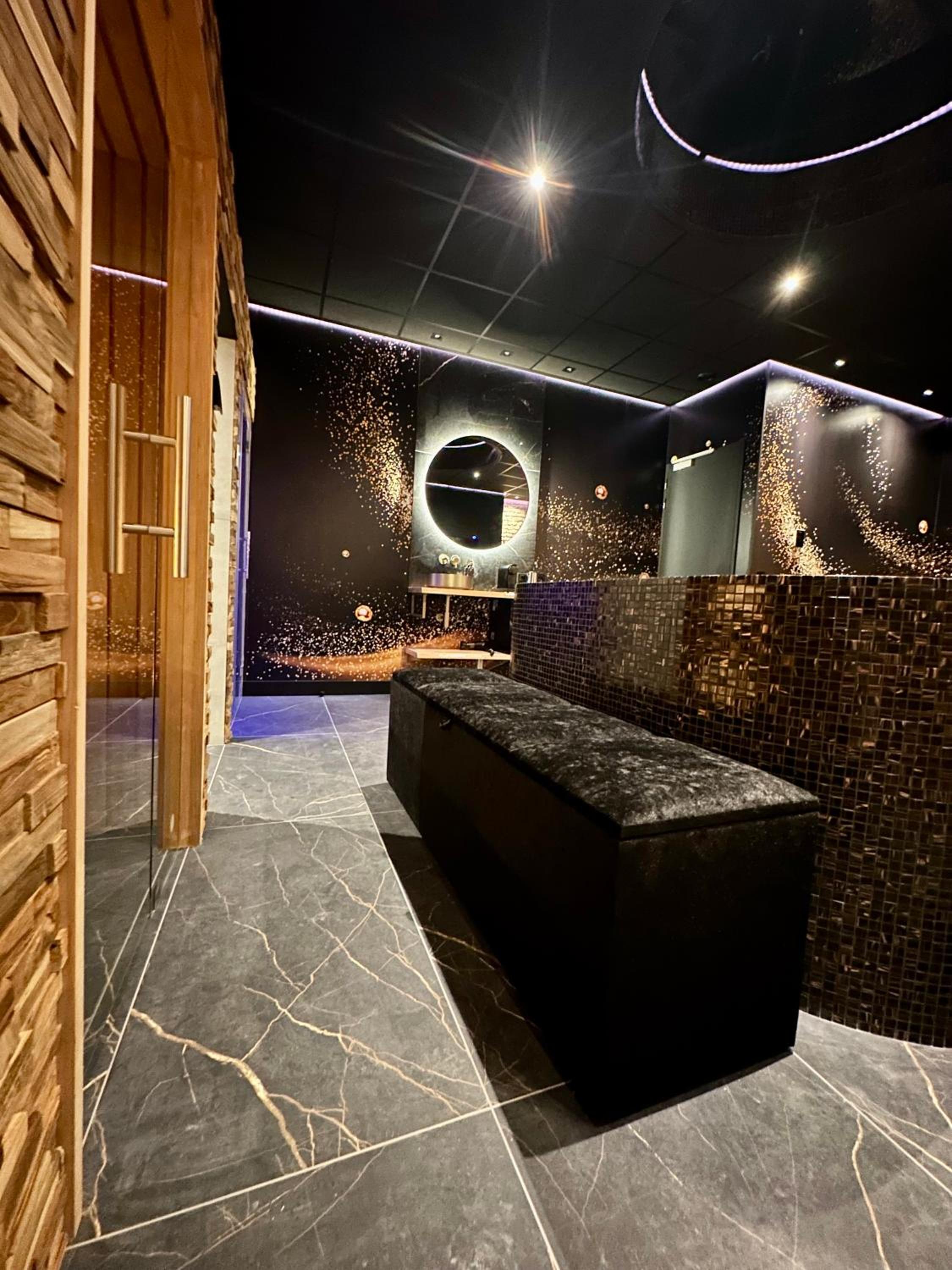 Suite with Spa Bath photo 2