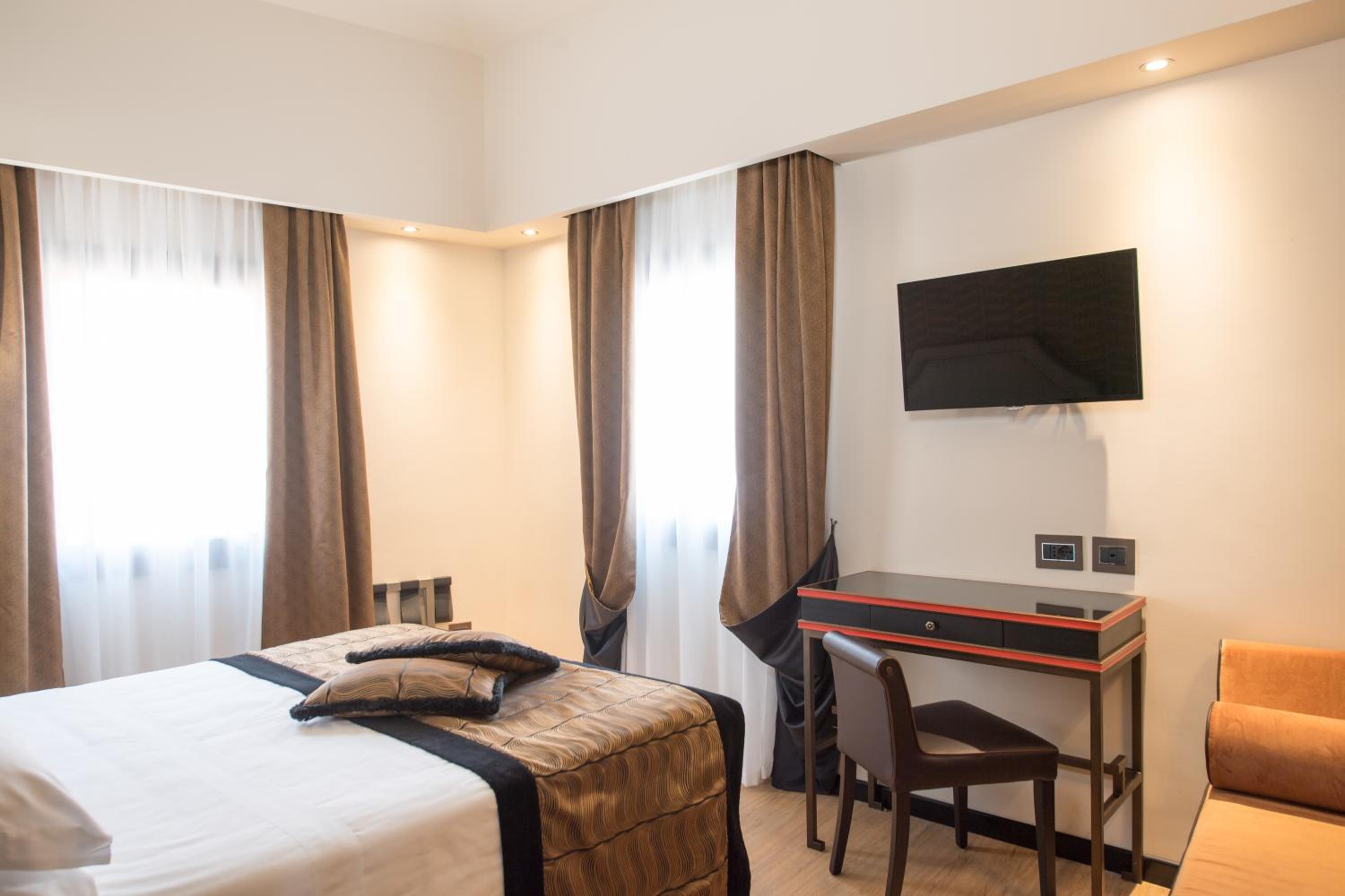 Charming Double Room with Street View and Altana
