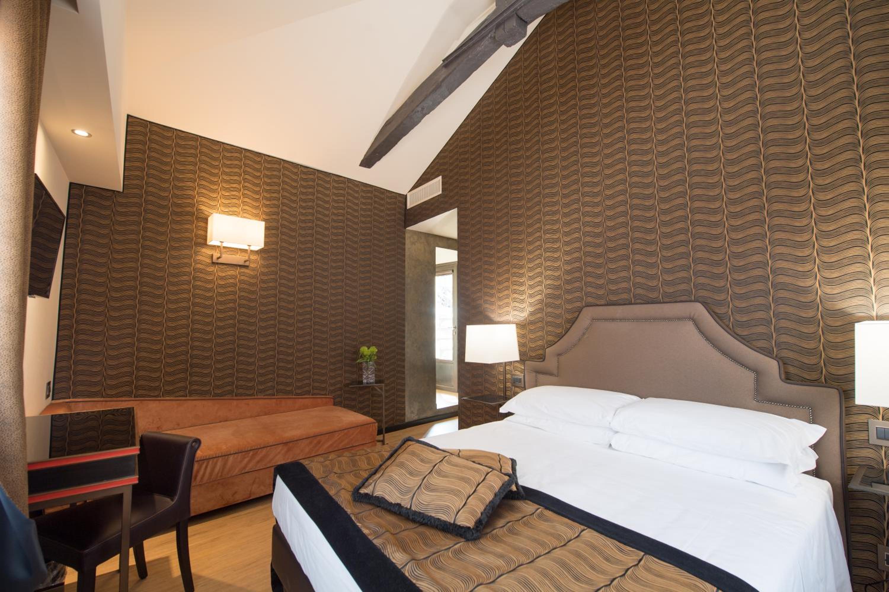 Charming Double Room with Street View and Altana