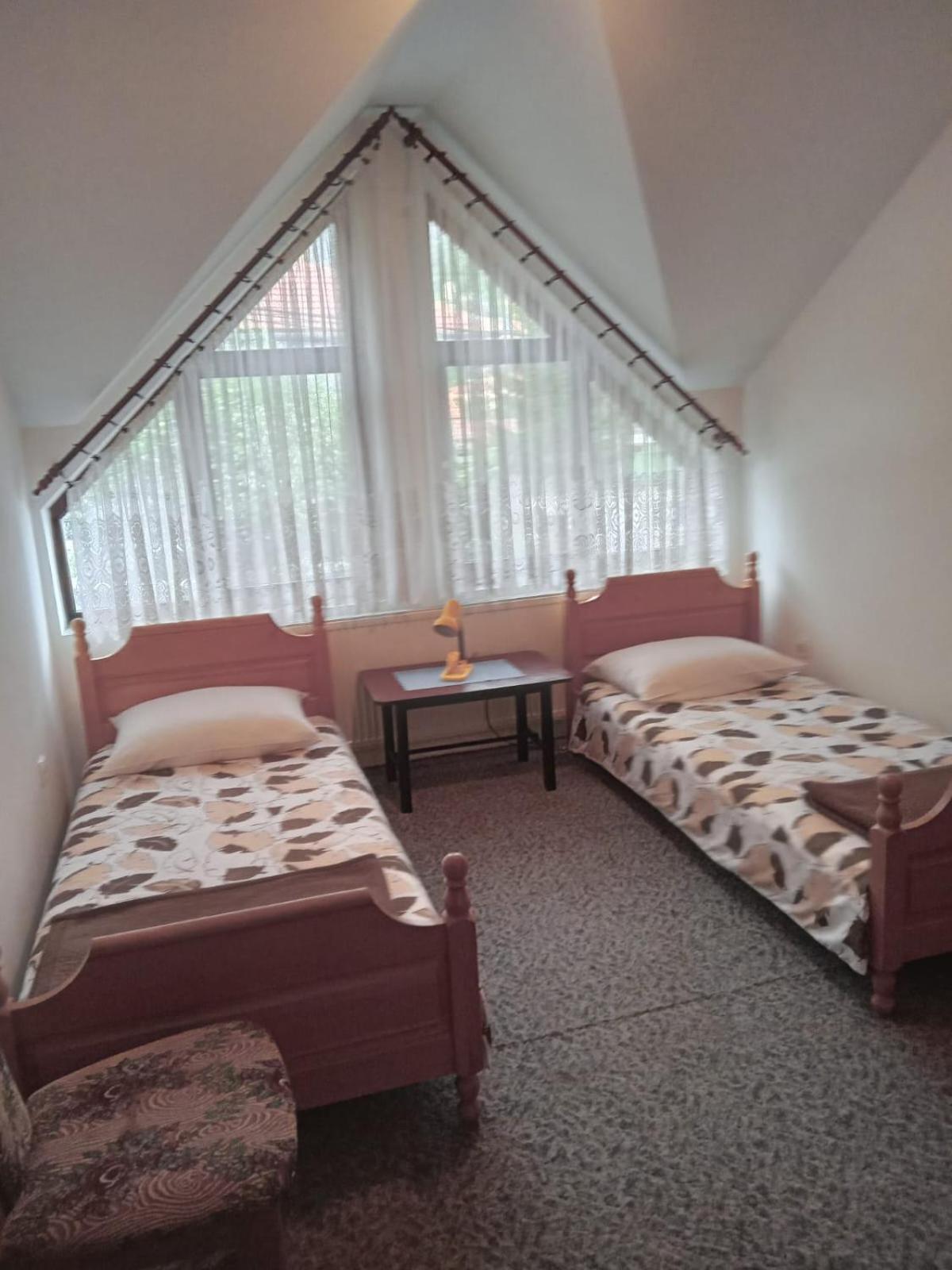 Standard Twin Room With Shared Bathroom photo 1