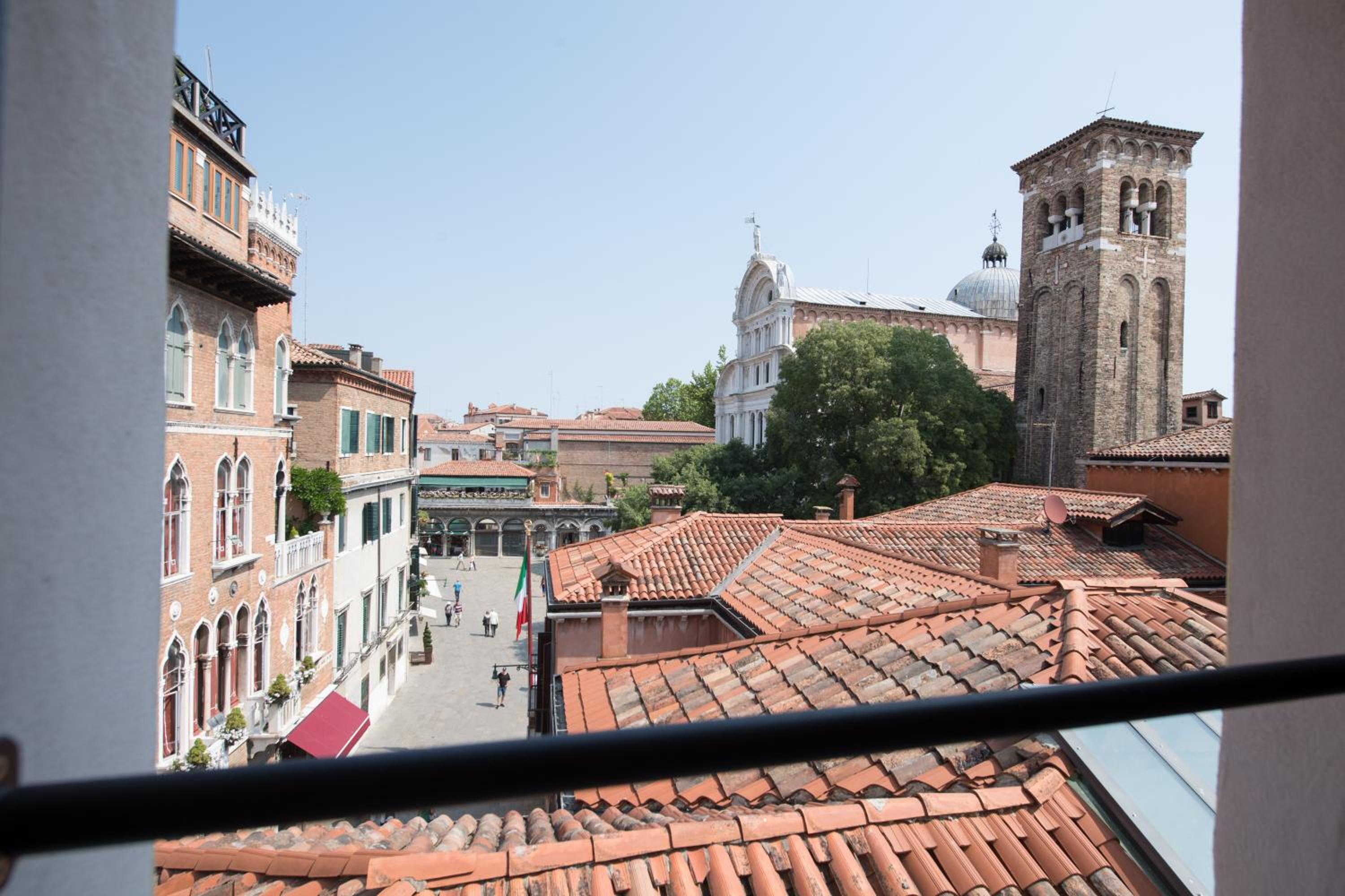 Charming Double Room with Street View and Altana