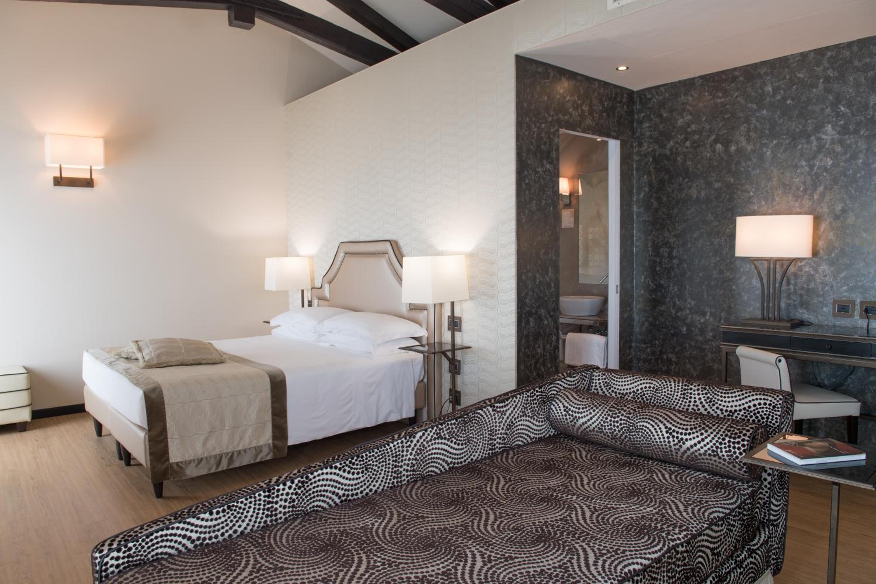 Junior Suite with Lagoon View
