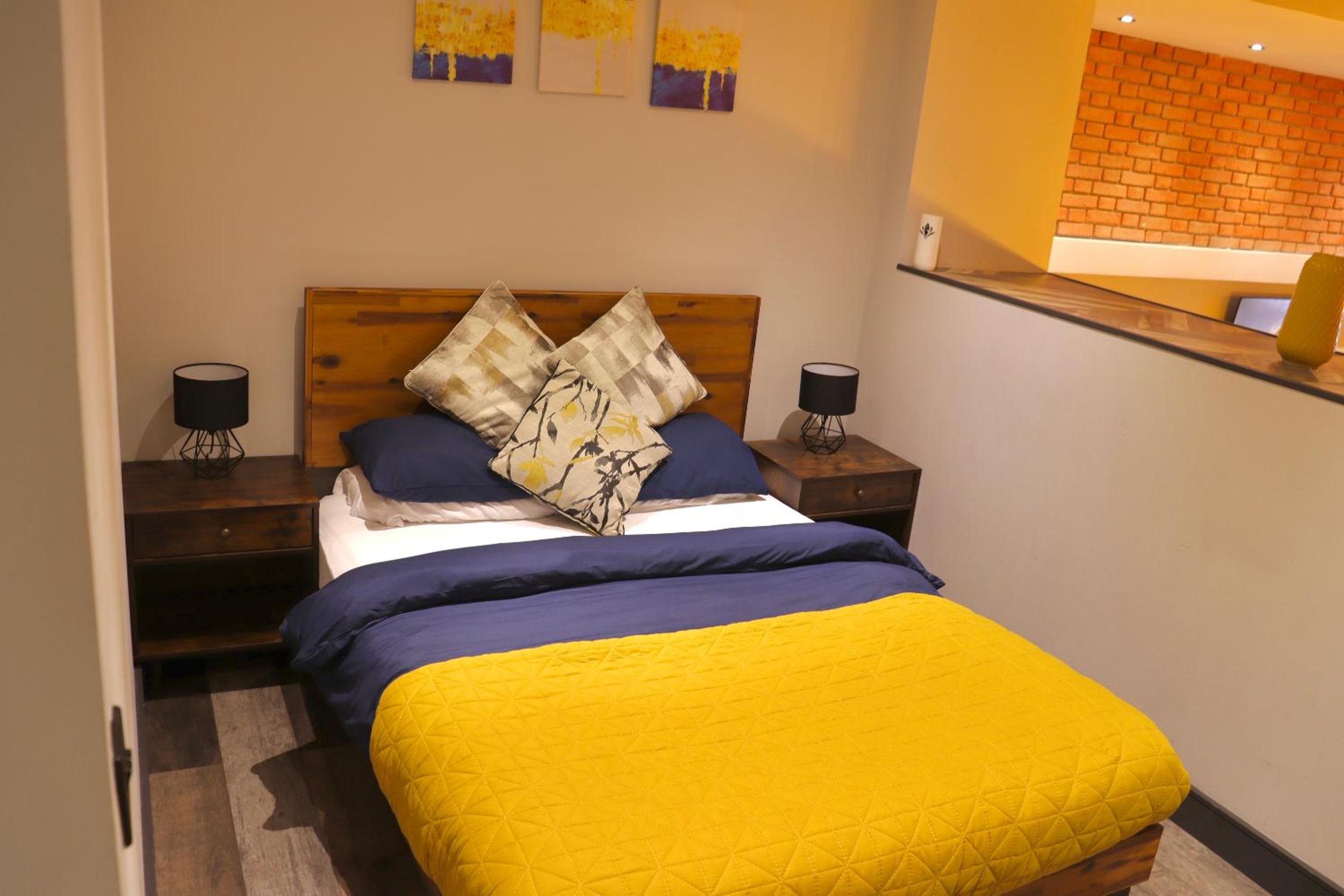 One-Bedroom Apartment photo 1