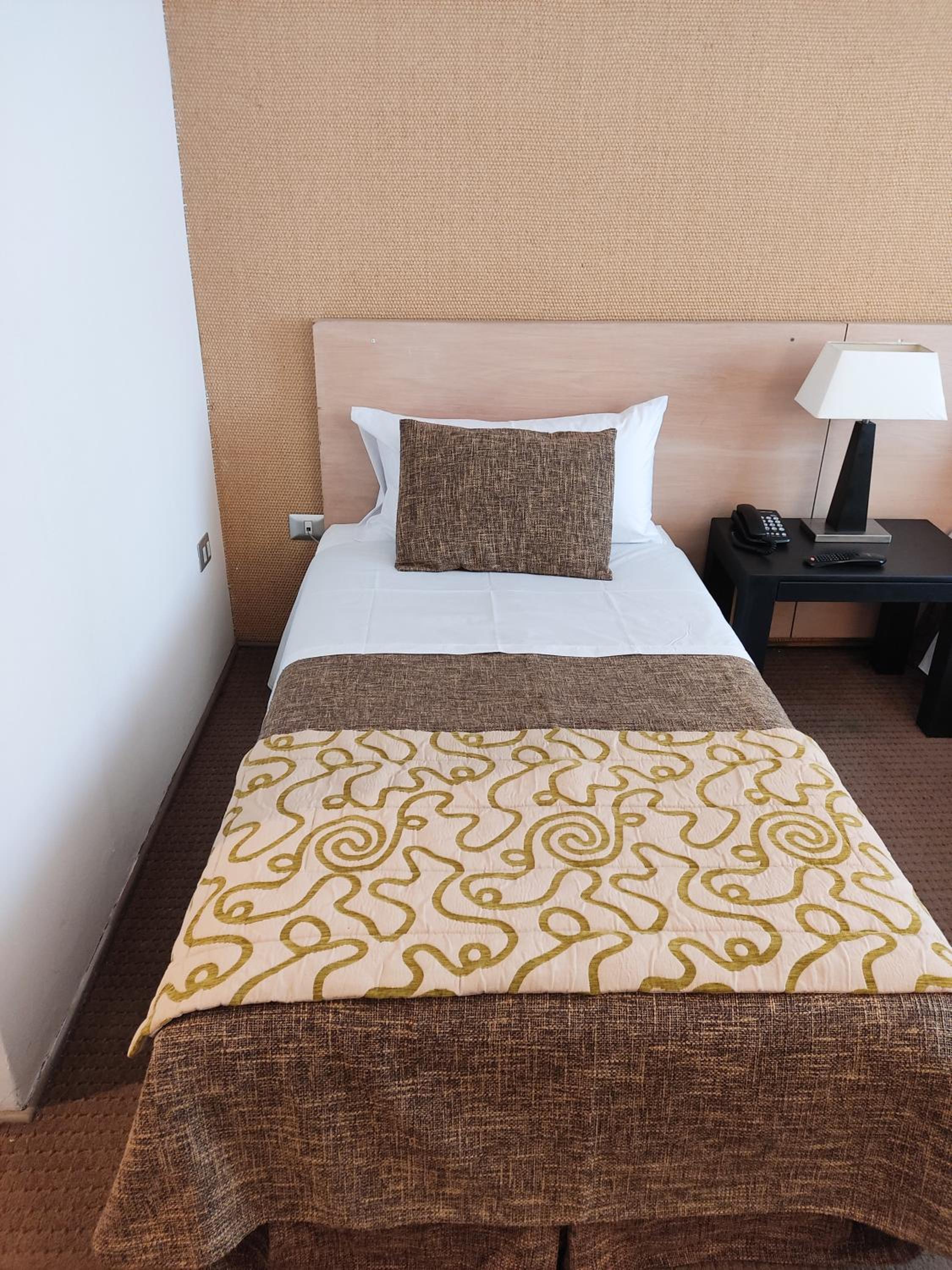 Standard Twin Room - Photo 2