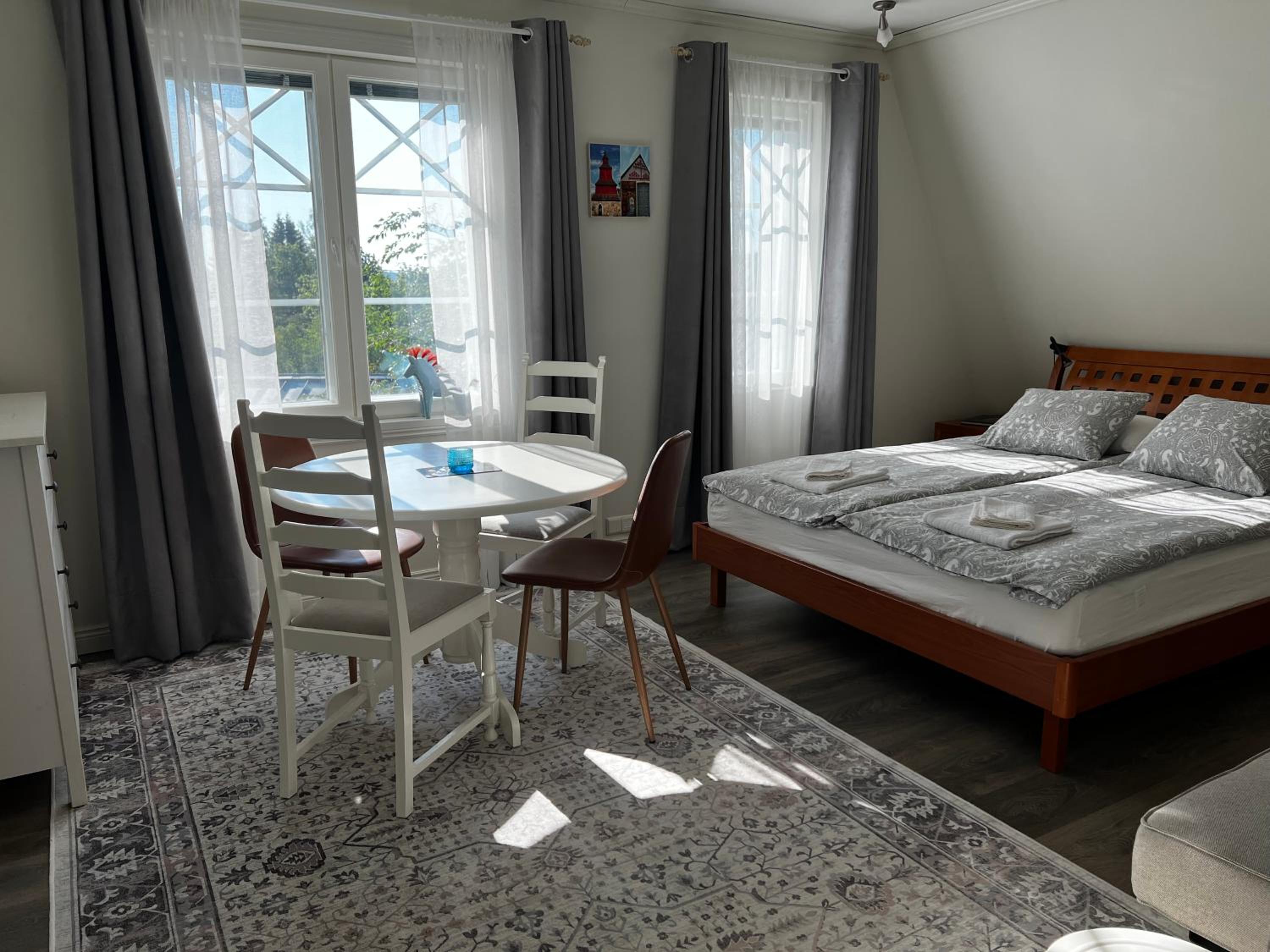 Deluxe Double Room (2 Adults + 1 Child) photo 1