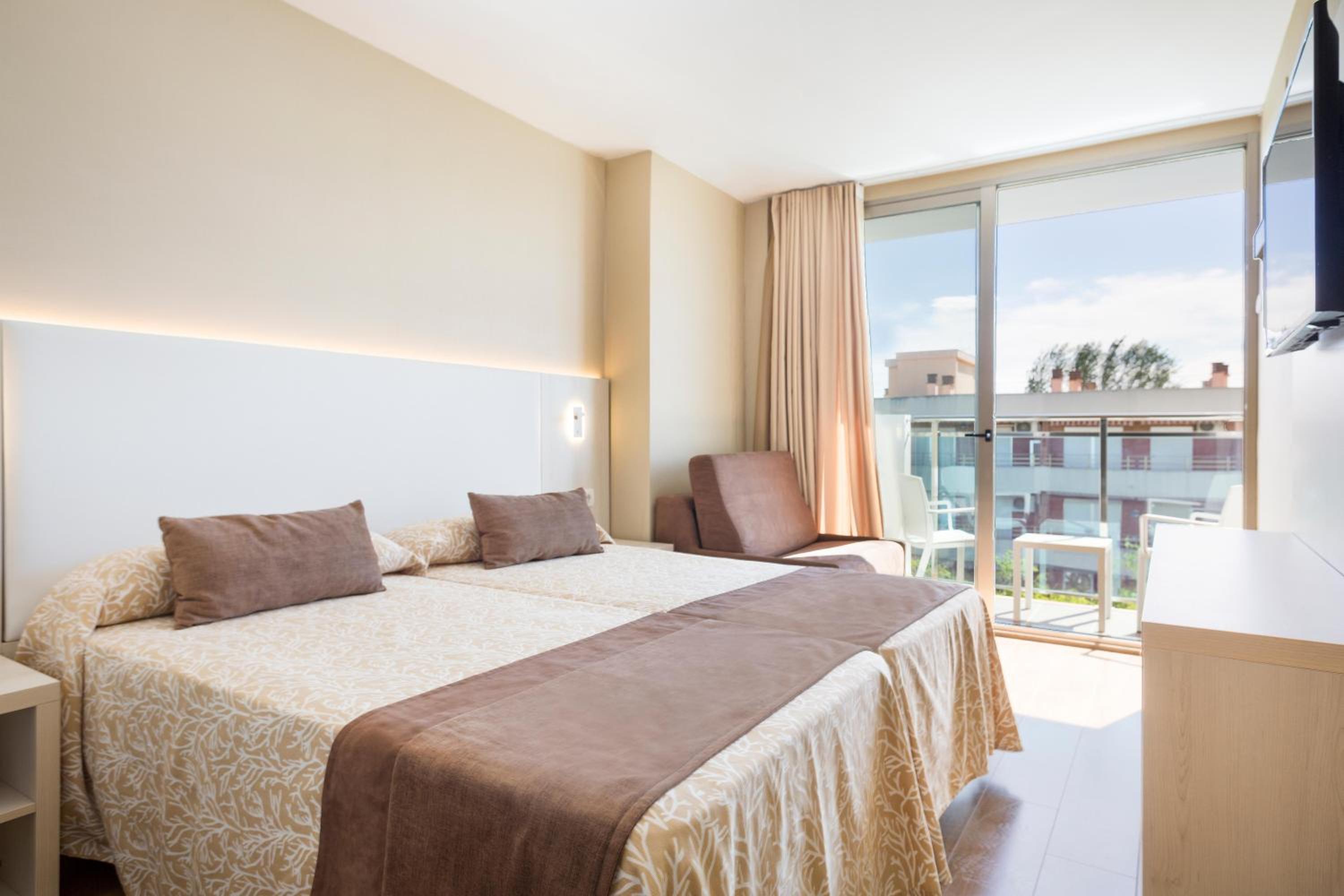 Standard Double Room (2 Adults) - Photo 9
