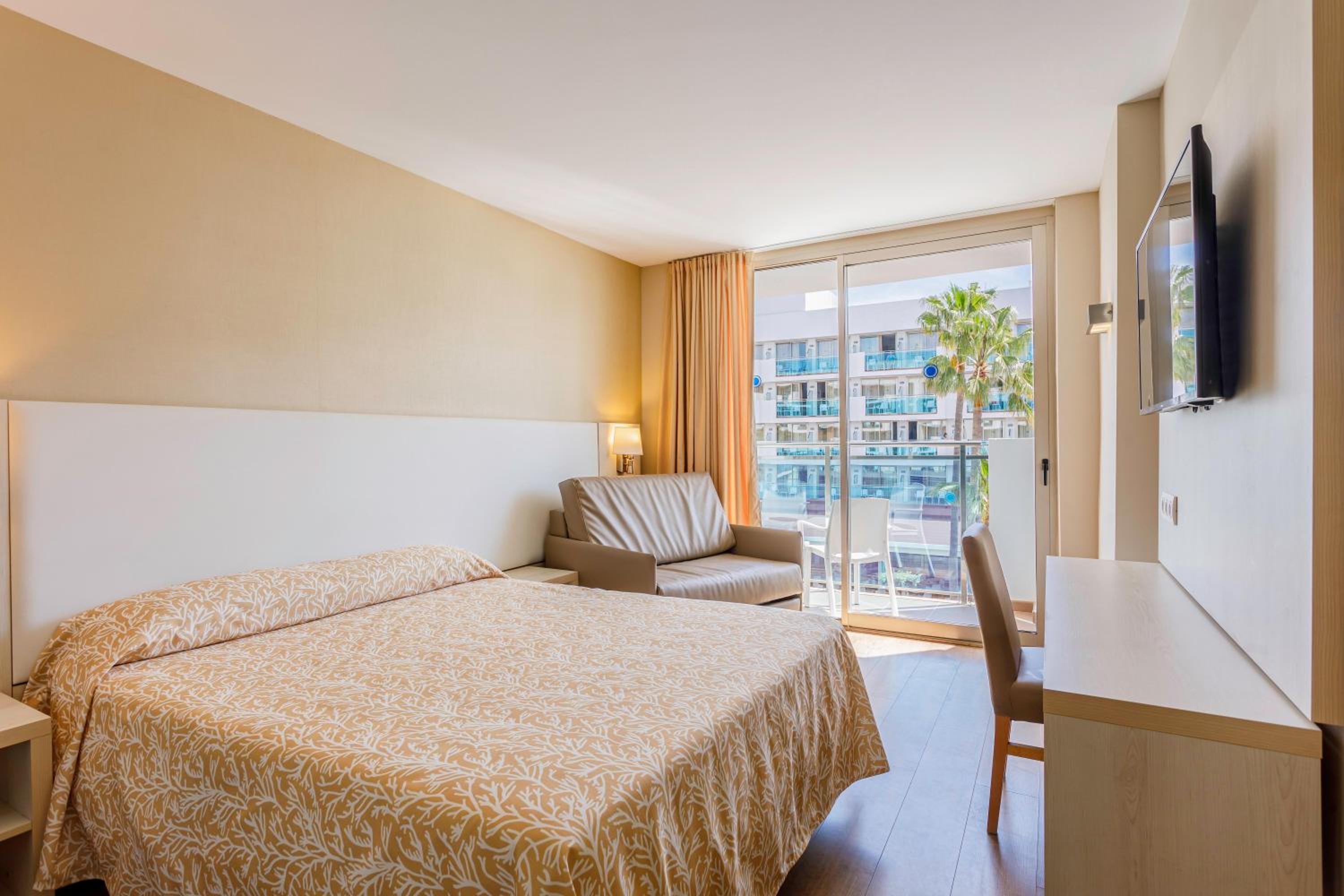 Standard Double Room (2 Adults) - Photo 11