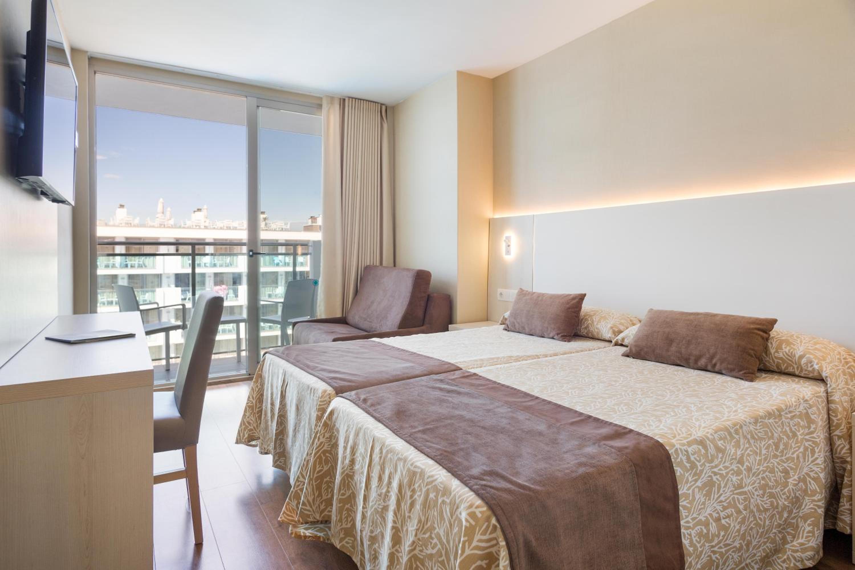 Standard Double Room (2 Adults) - Photo 1