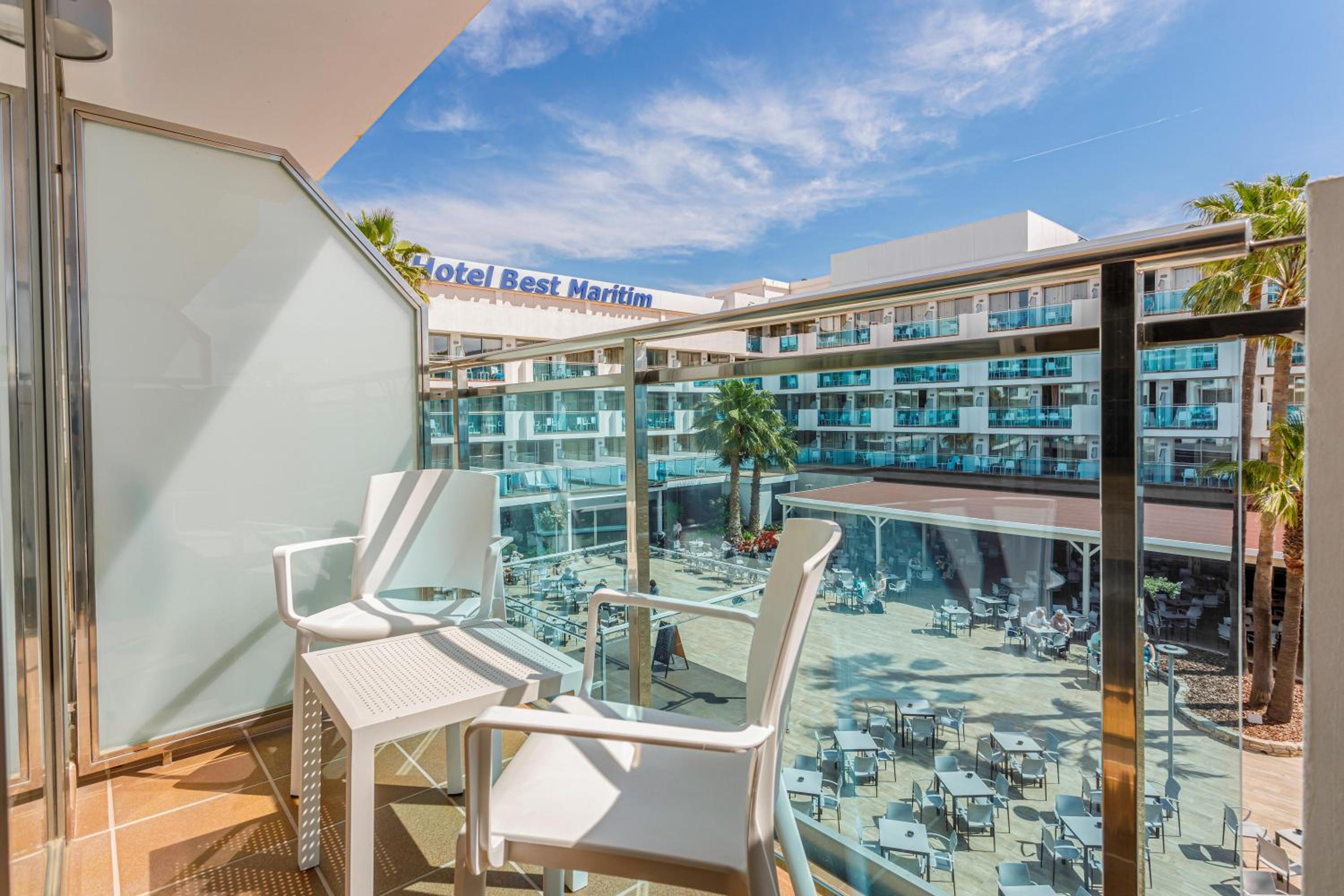 Double or Twin Room with Side Sea View - Photo 15