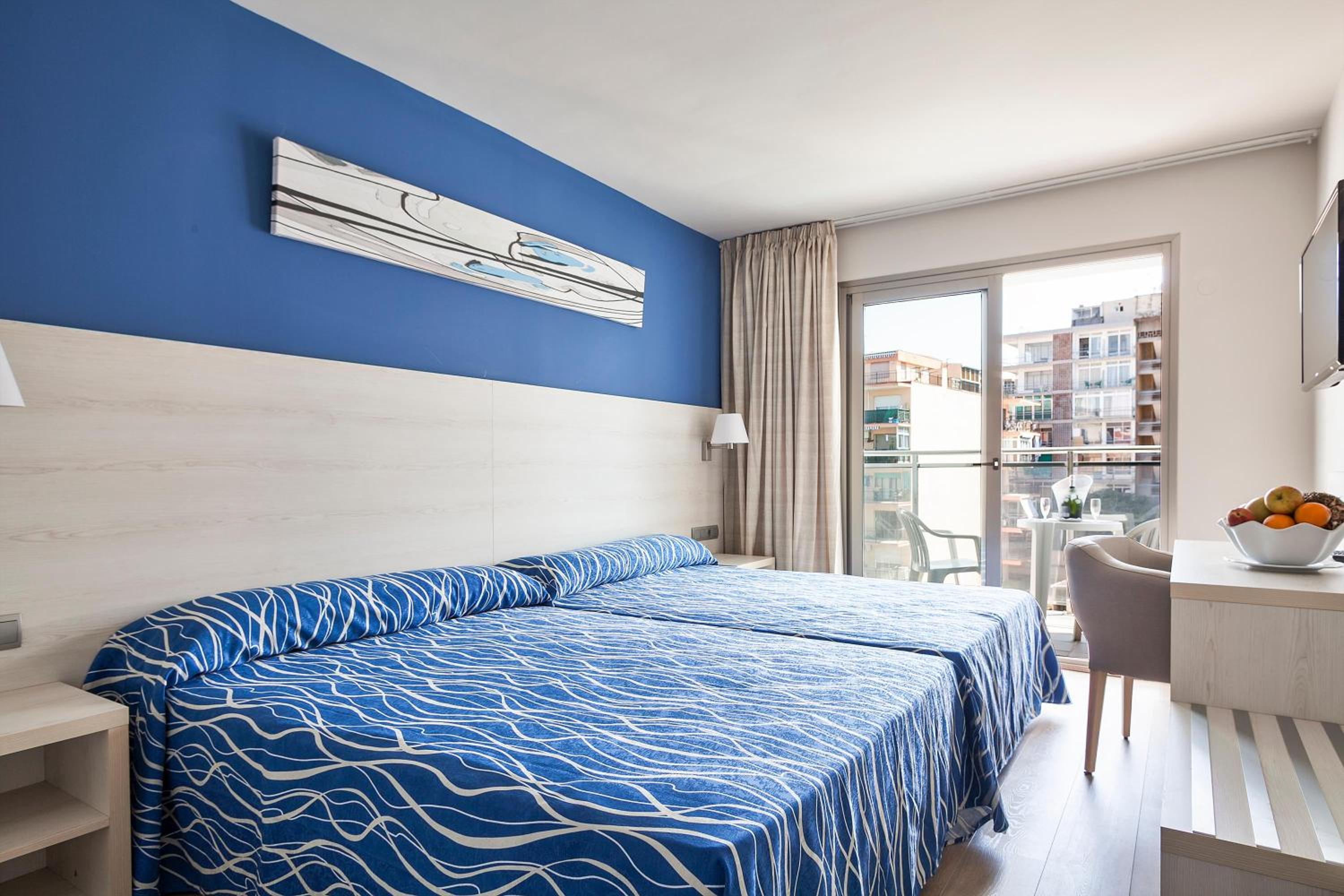 Double Room with Pool View (2 Adults) - Photo 3