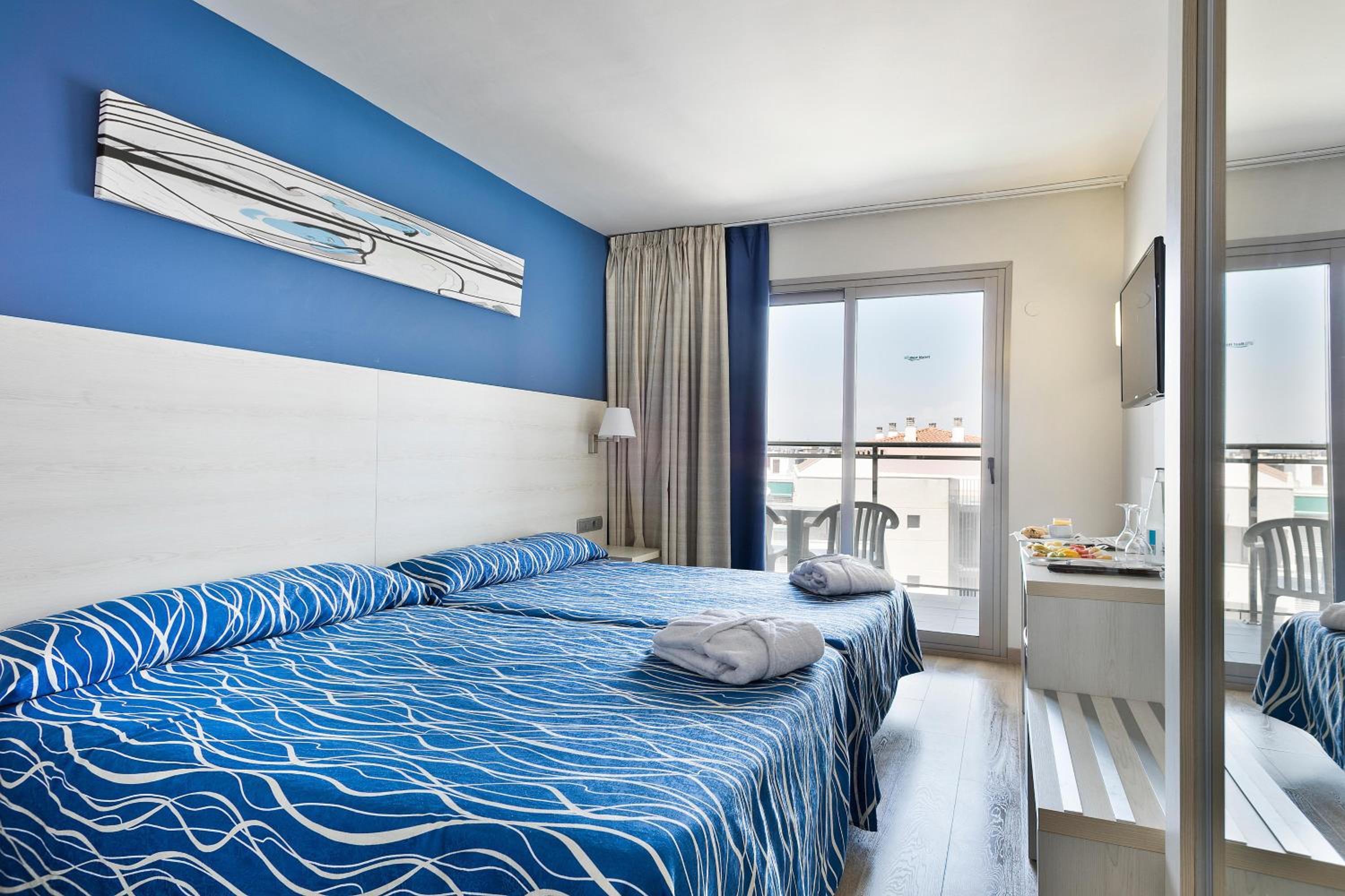 Double Room with Pool View (2 Adults) - Photo 1