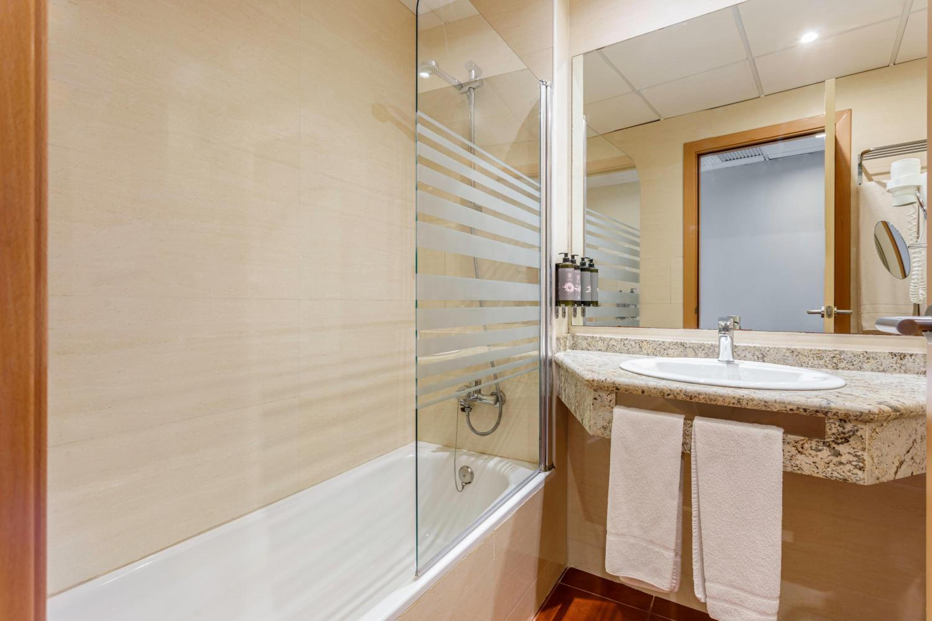 Double Room with Pool View (3 Adults + 1 Child) photo 2
