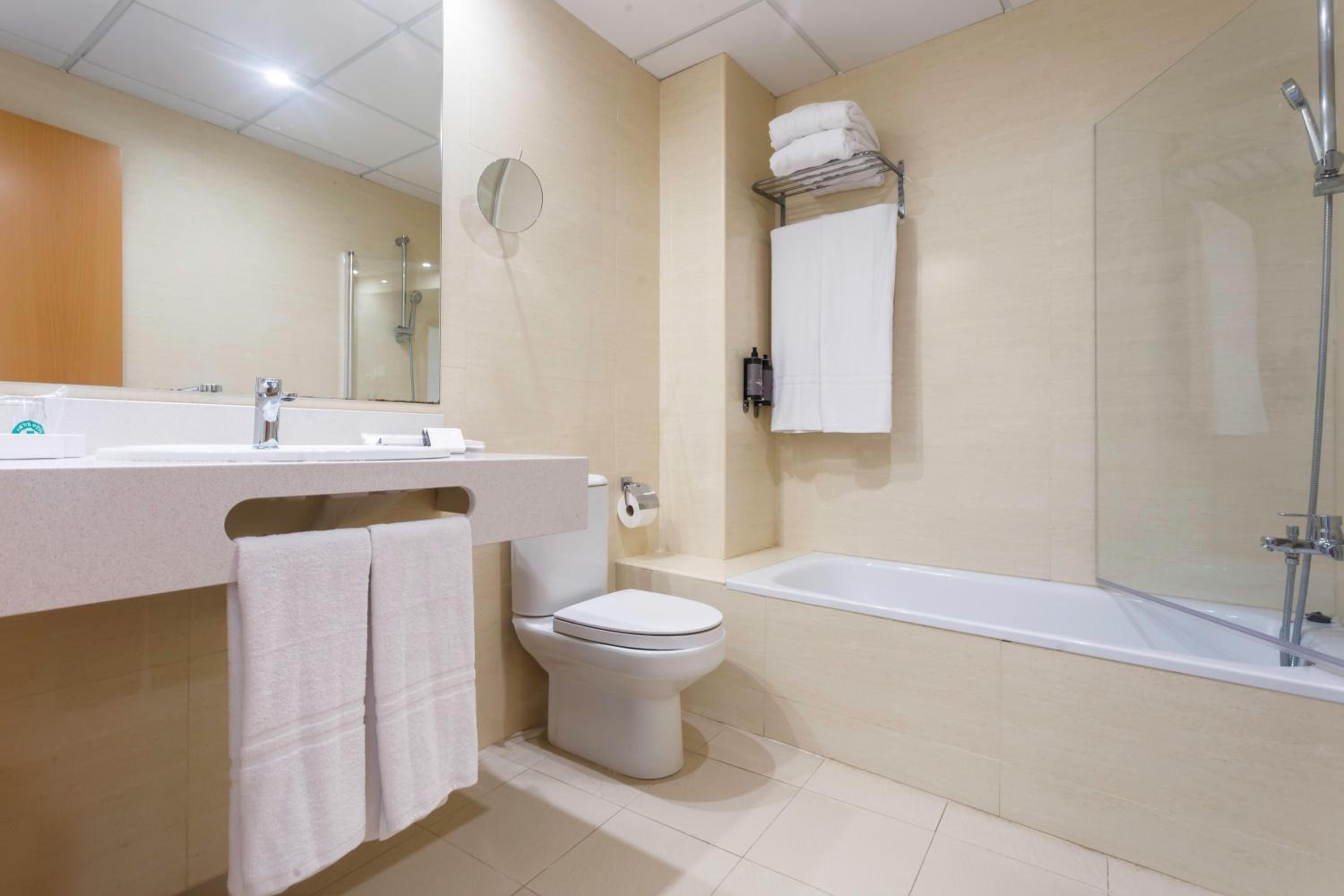 Double Room with Pool View (2 Adults + 1 Child) photo 2