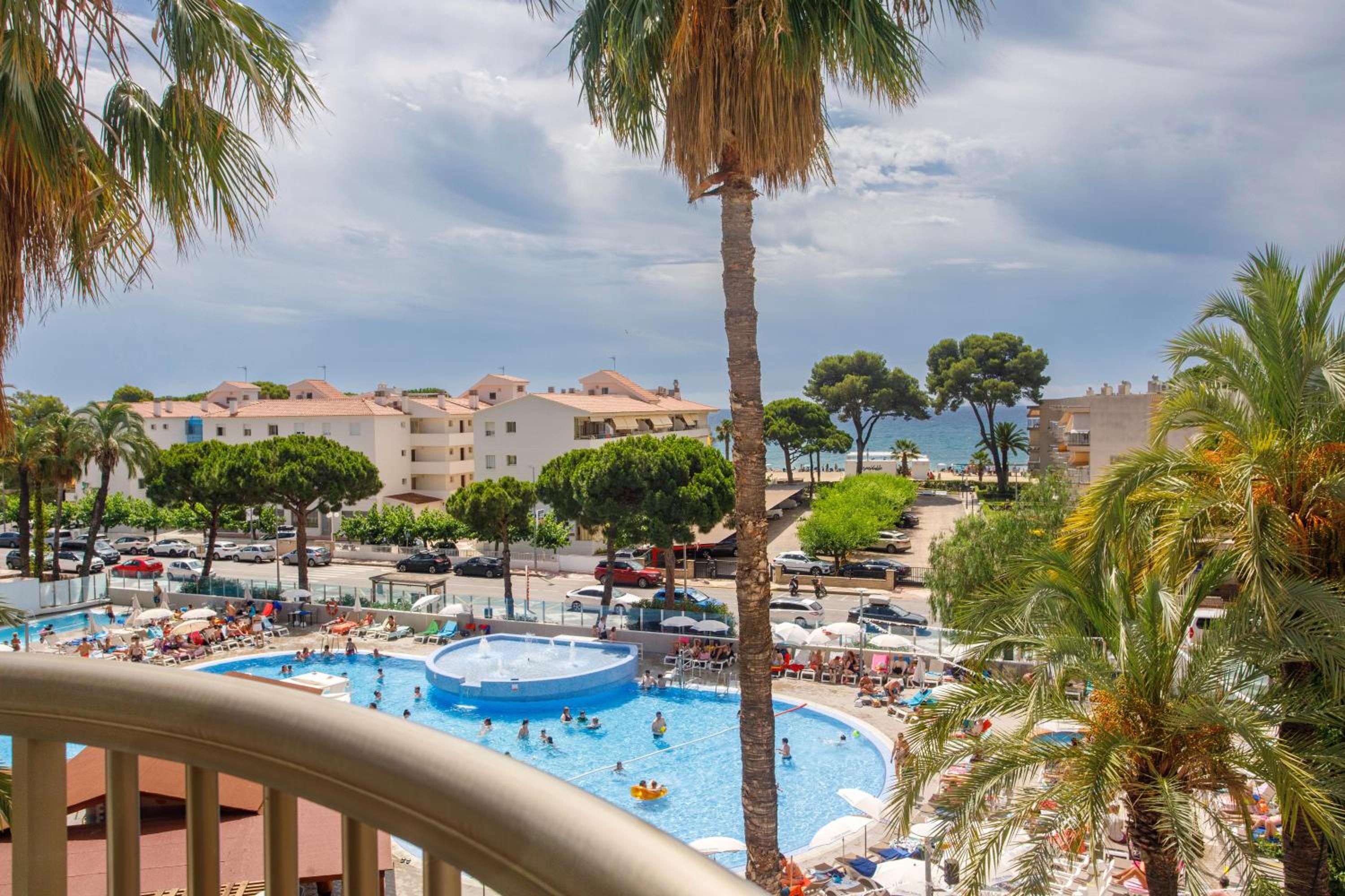 Double Room with Pool View (3 Adults + 1 Child) photo 3
