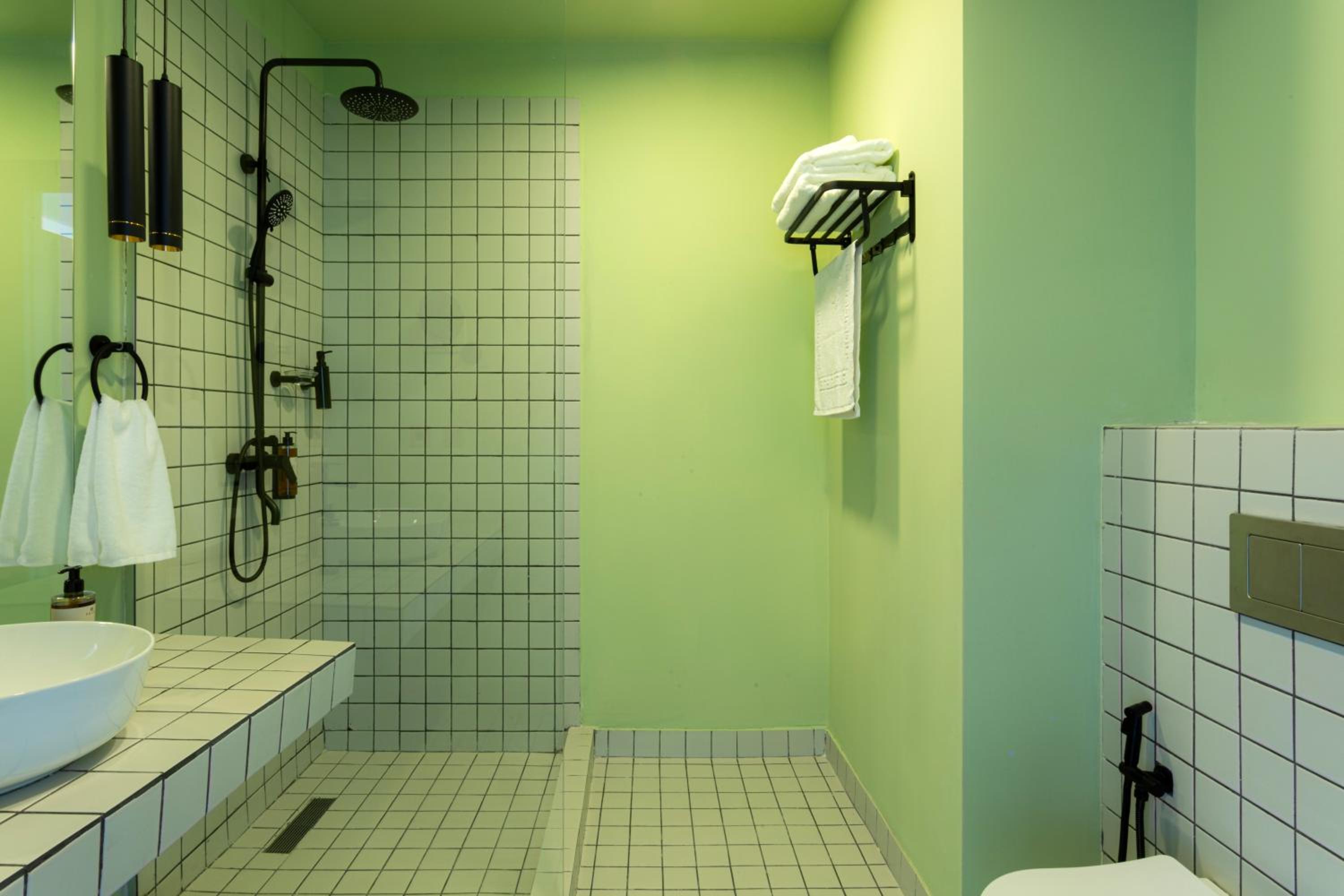 Large Twin Room - Photo 2