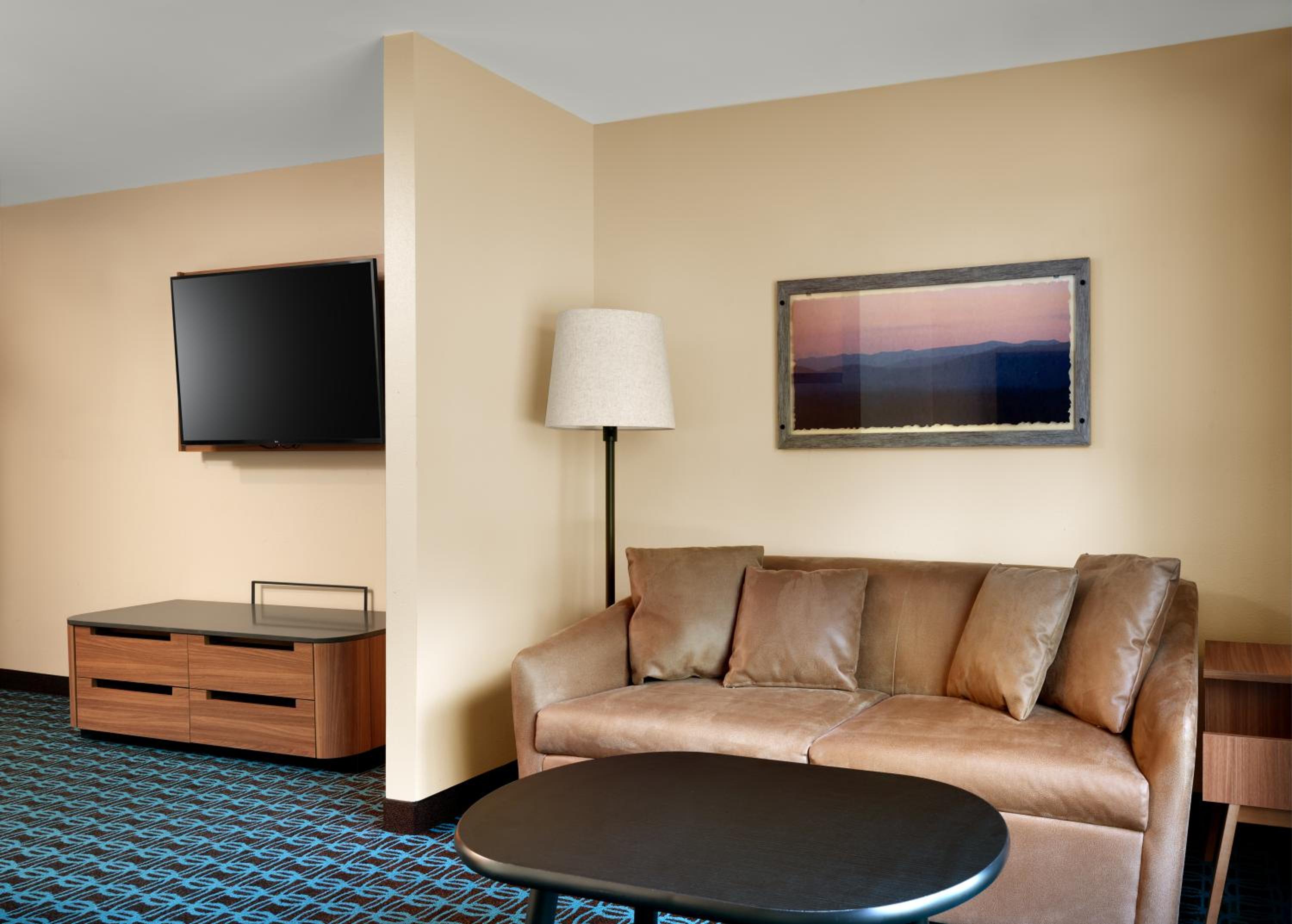 King Suite with Sofa Bed - Non-Smoking - Photo 9