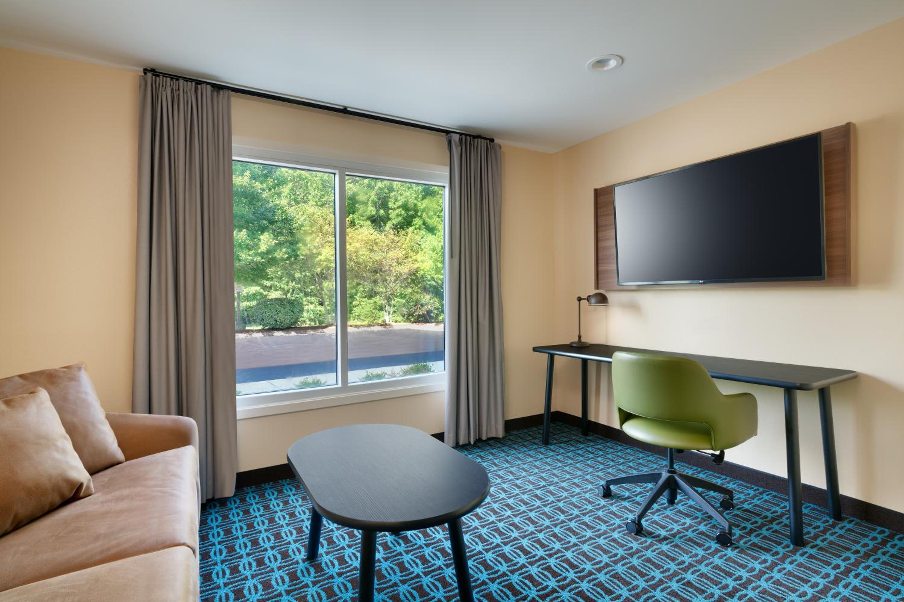 King Suite with Sofa Bed - Non-Smoking - Photo 10