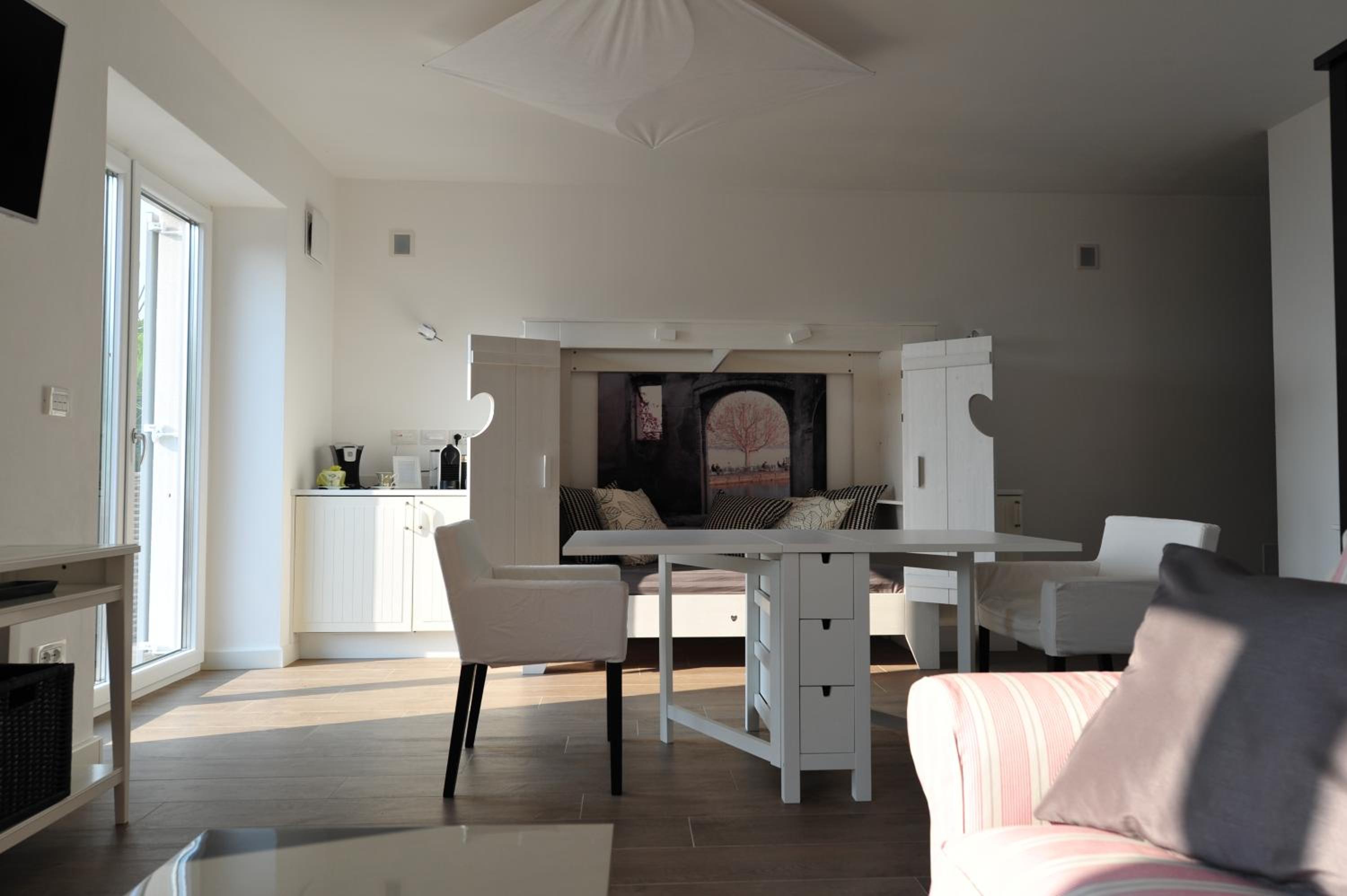 Suite with Lake View 05