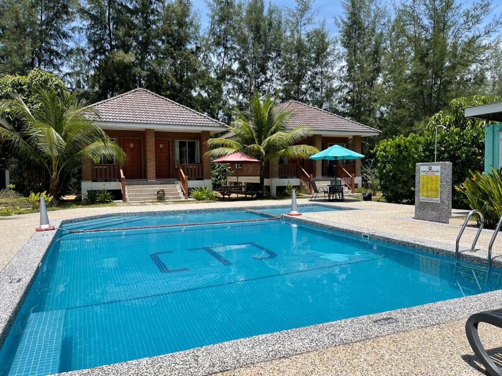 Deluxe Double or Twin Room with Pool View