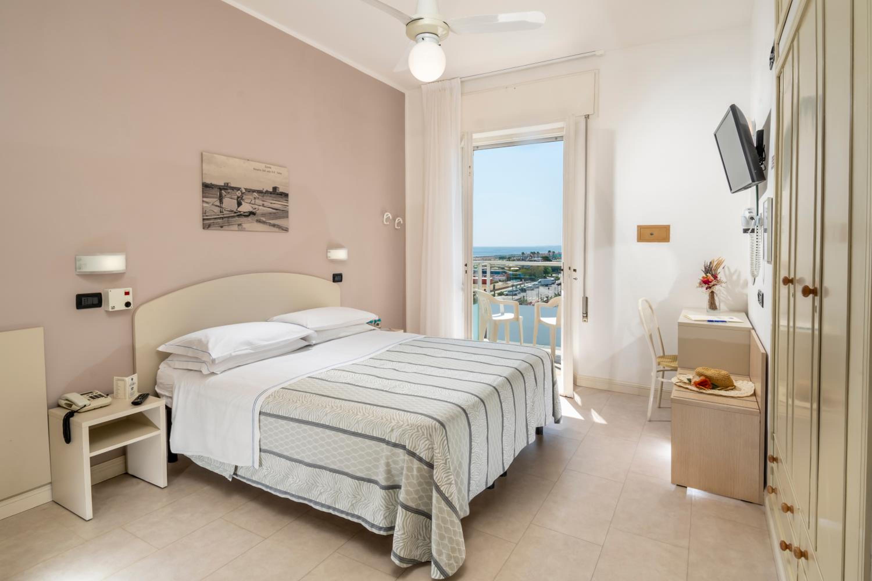 Double or Twin Room with Partial Sea View