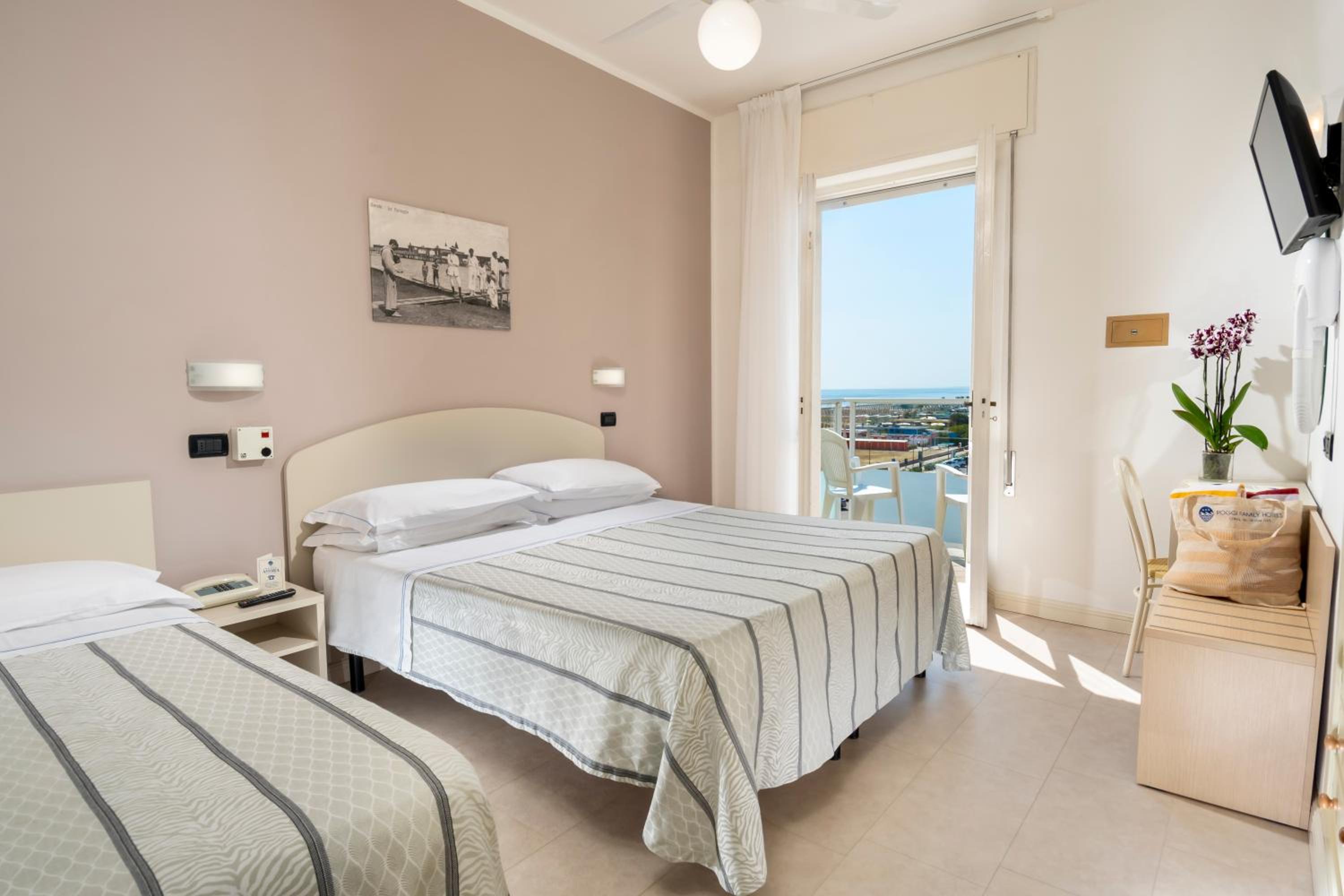 Triple Room with Partial Sea View