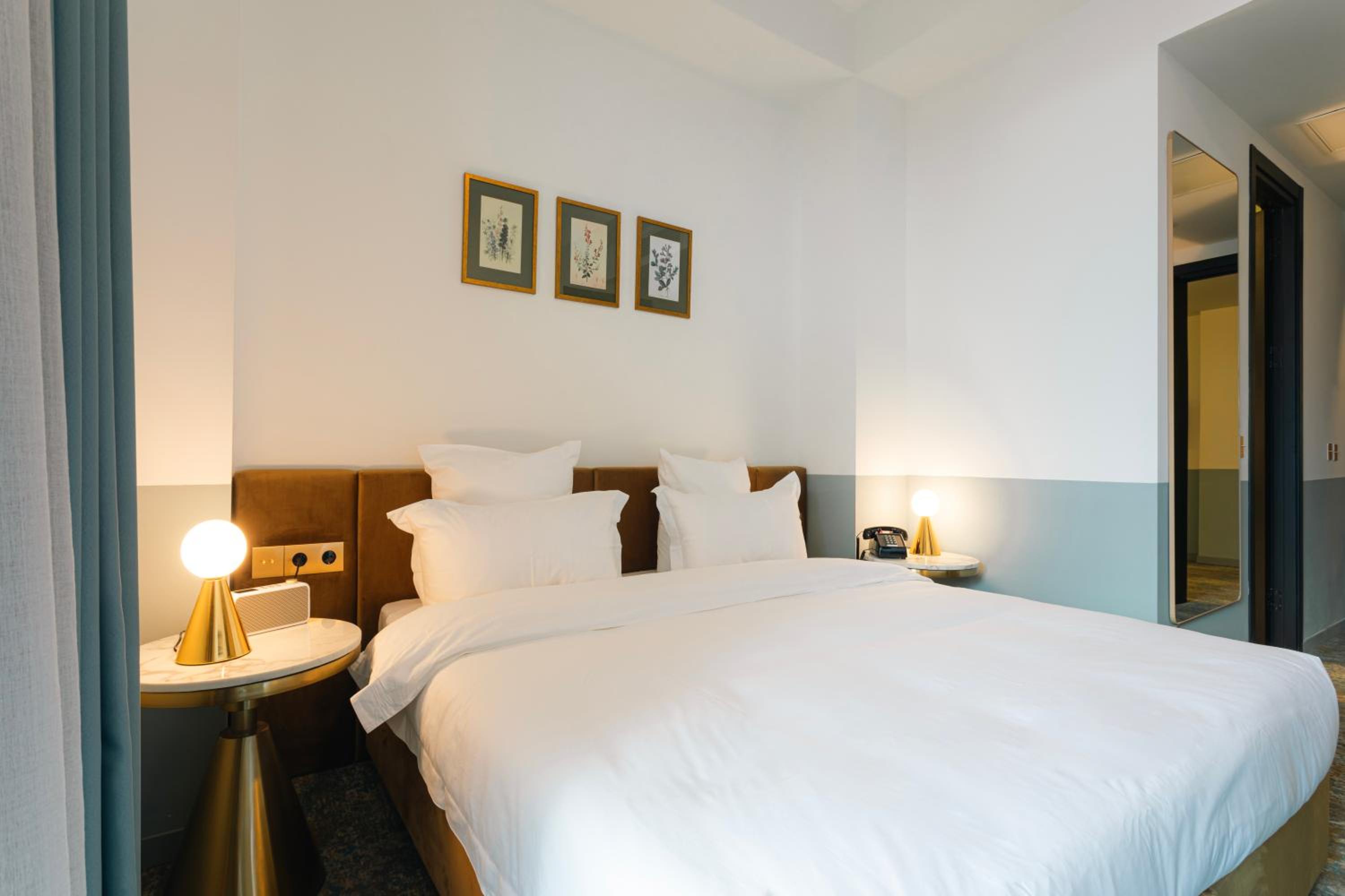 Standard Double Room - Photo 7