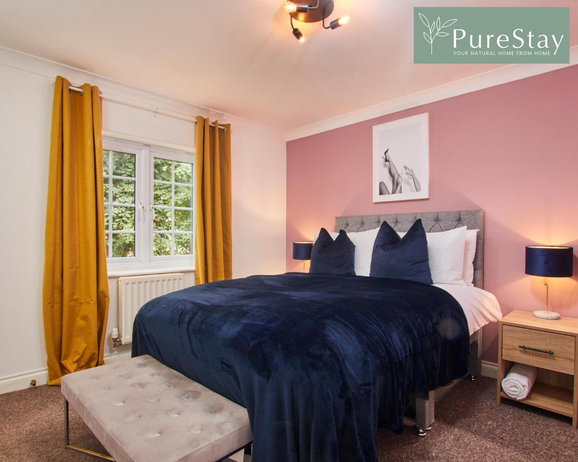 Six-Bedroom House photo 1