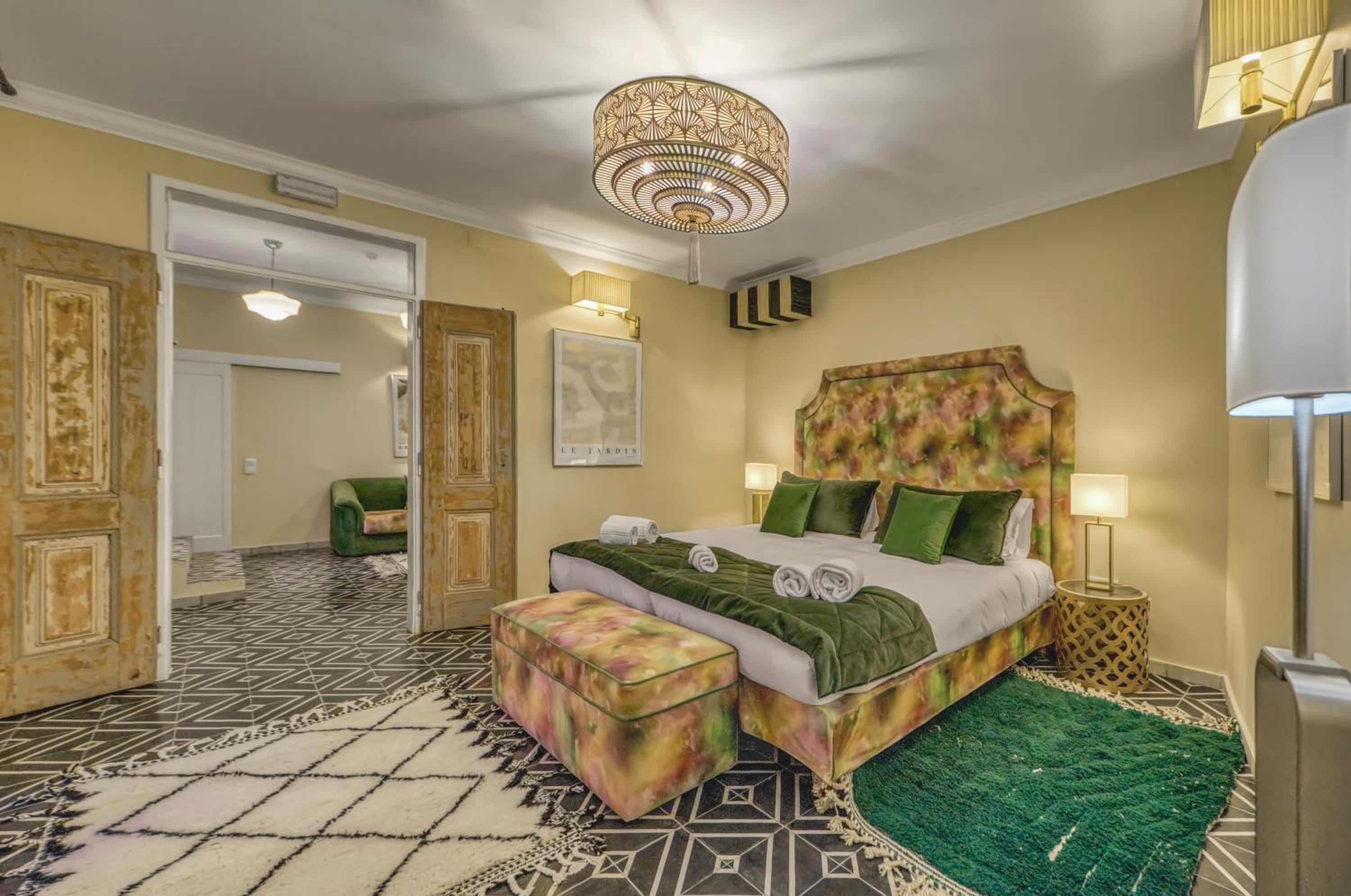 Superior Double or Twin Room with Pool View photo 2