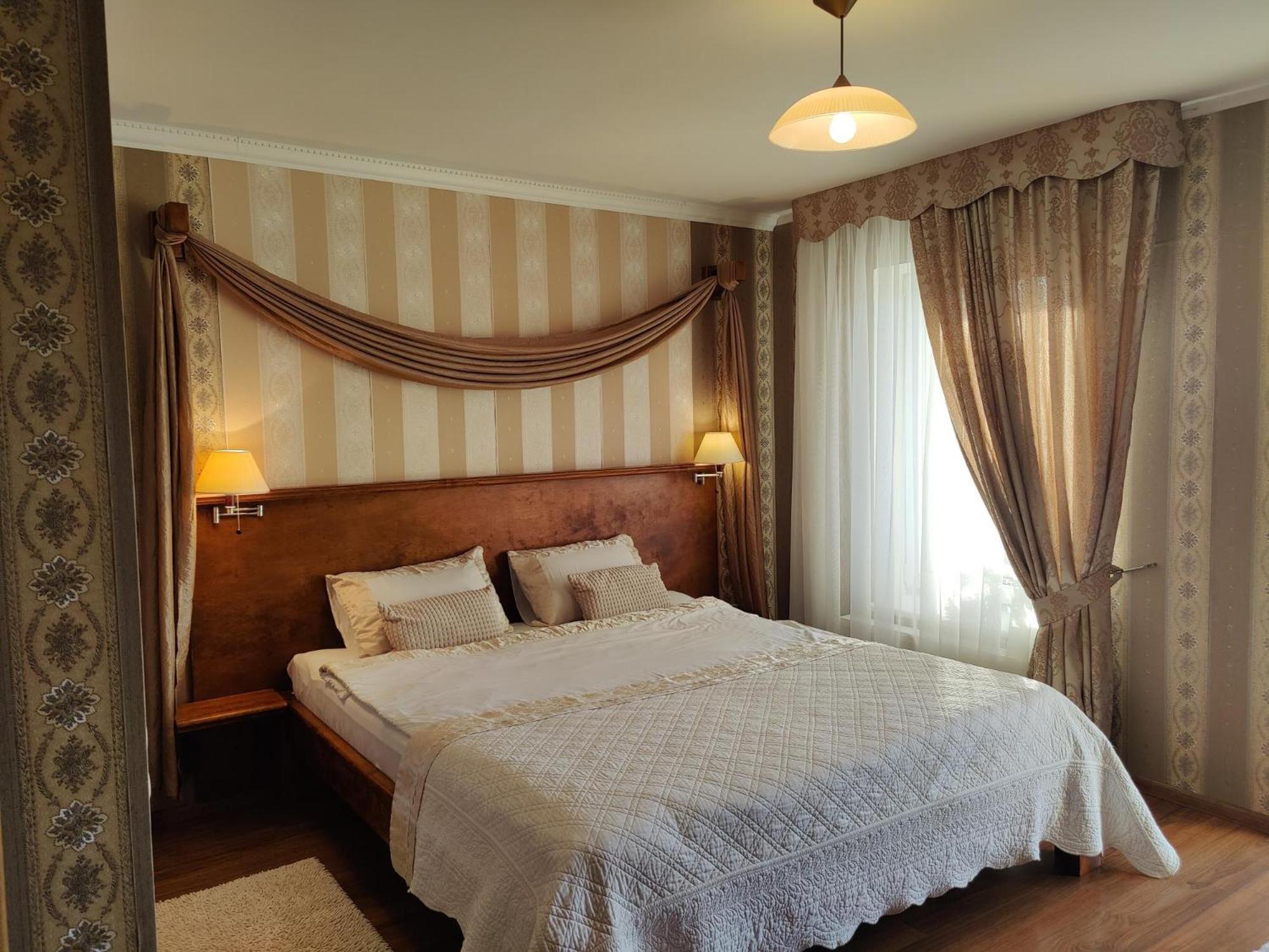Deluxe Double Room - Photo 13