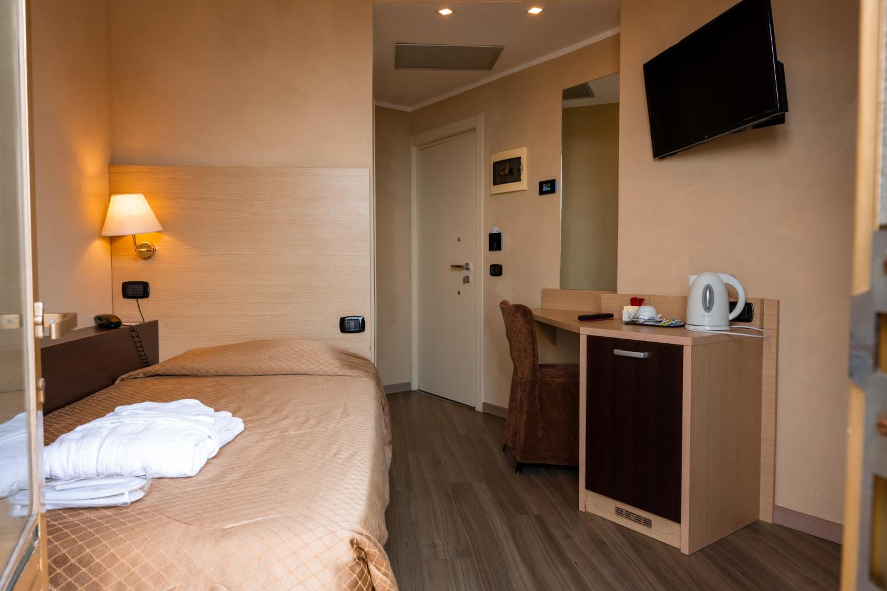 Single Room photo 3