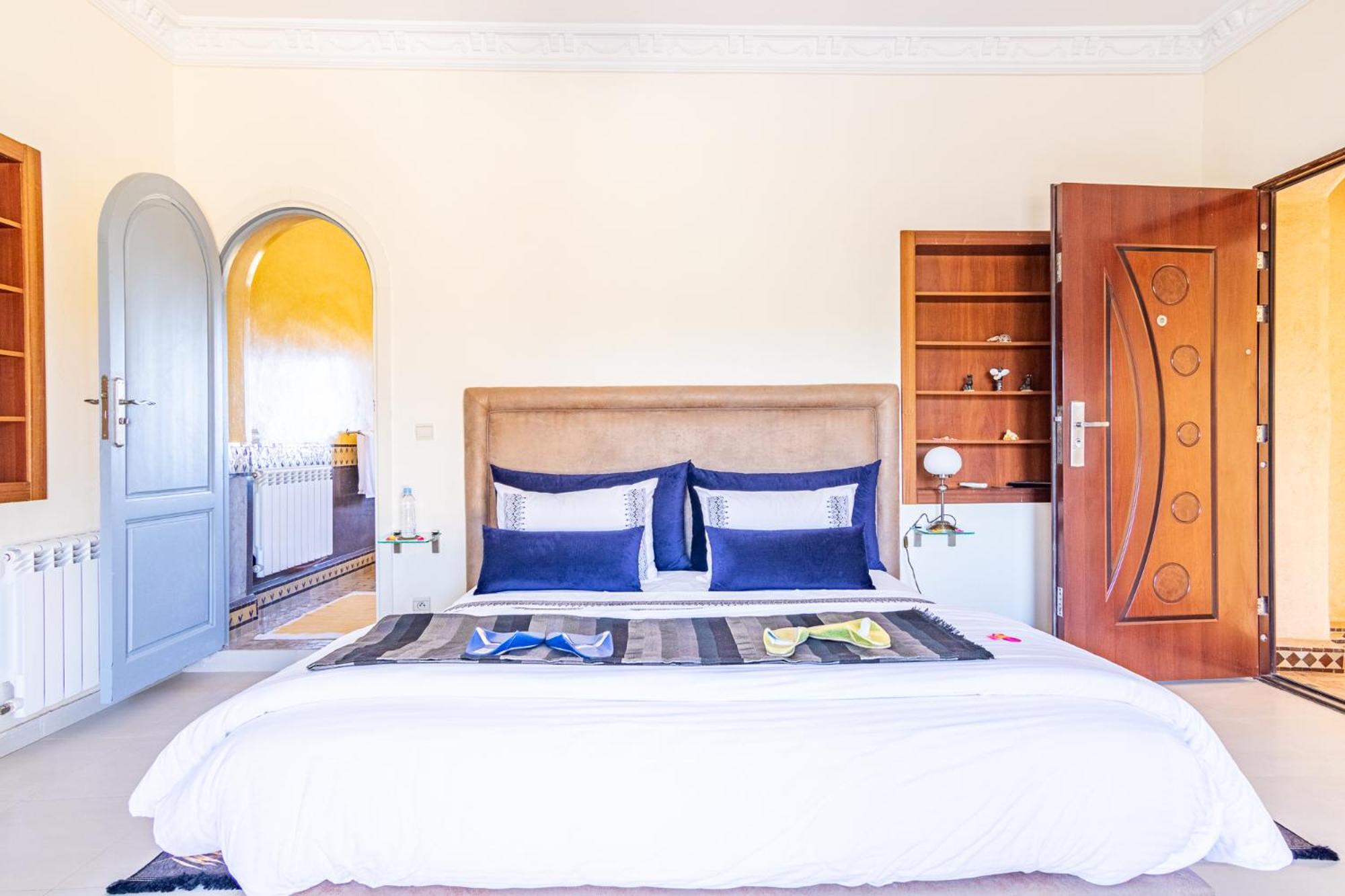 Deluxe Suite with Spa Bath - Photo 3