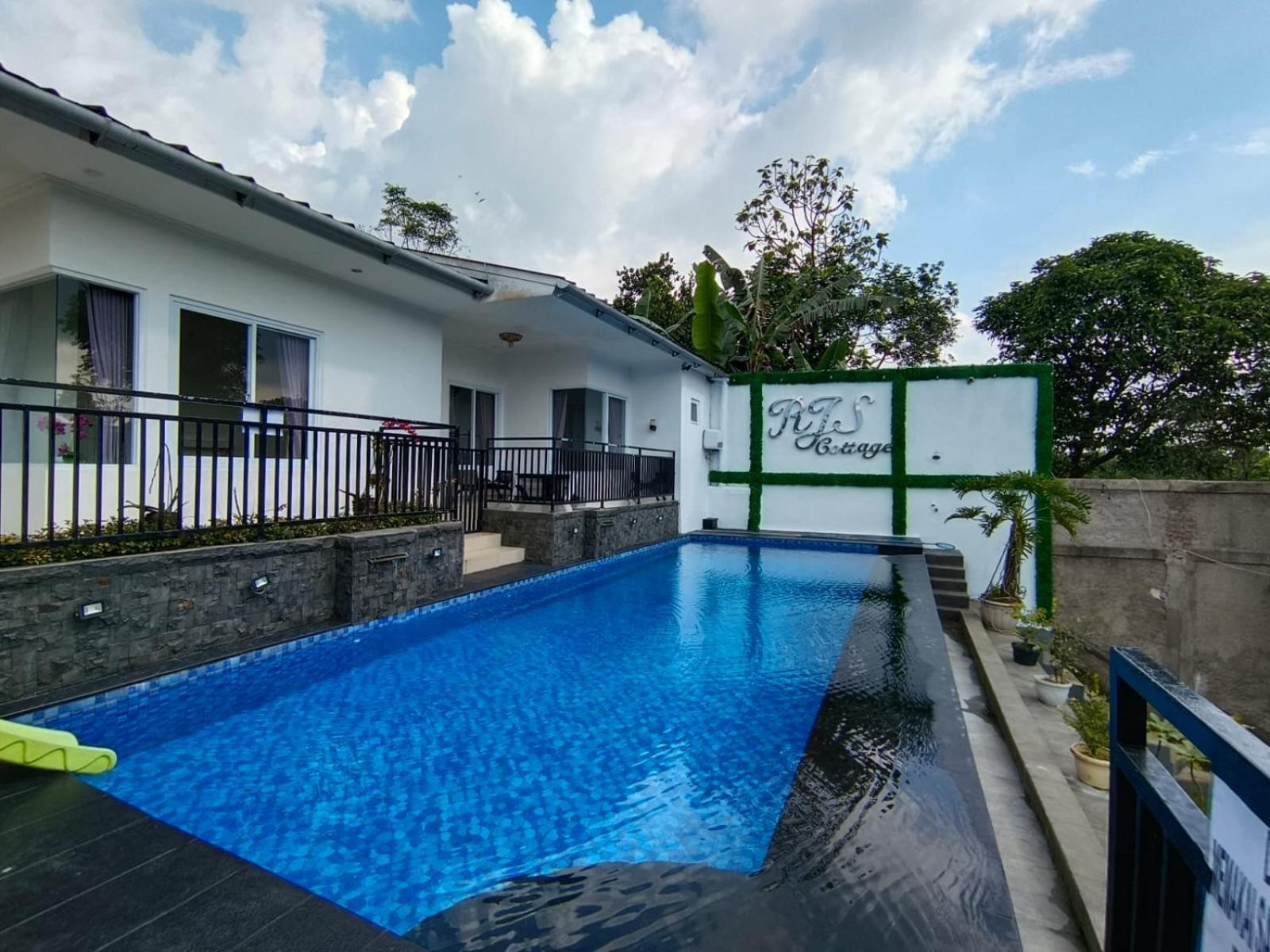 Villa photo 2