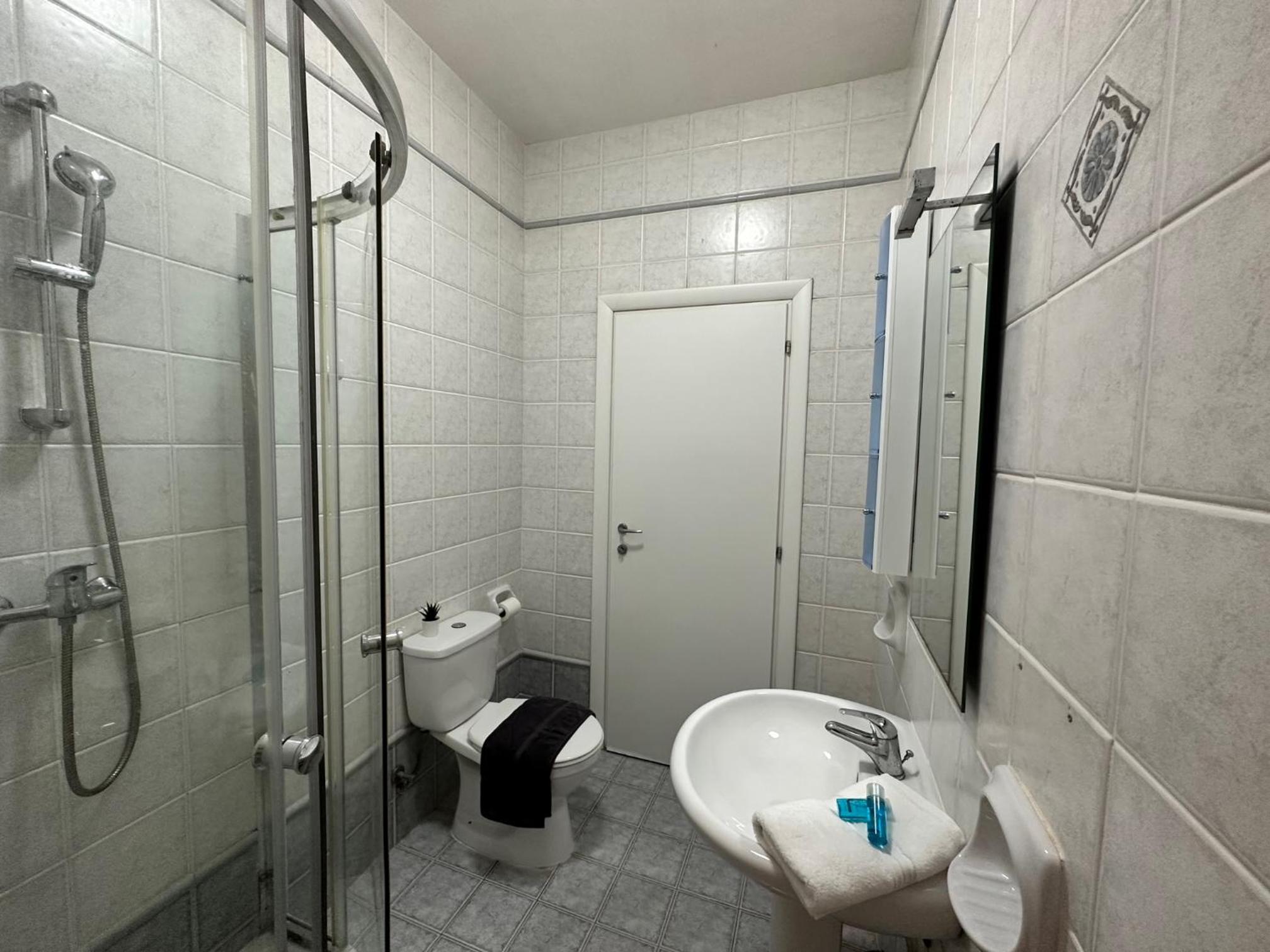 Twin Room - Photo 6