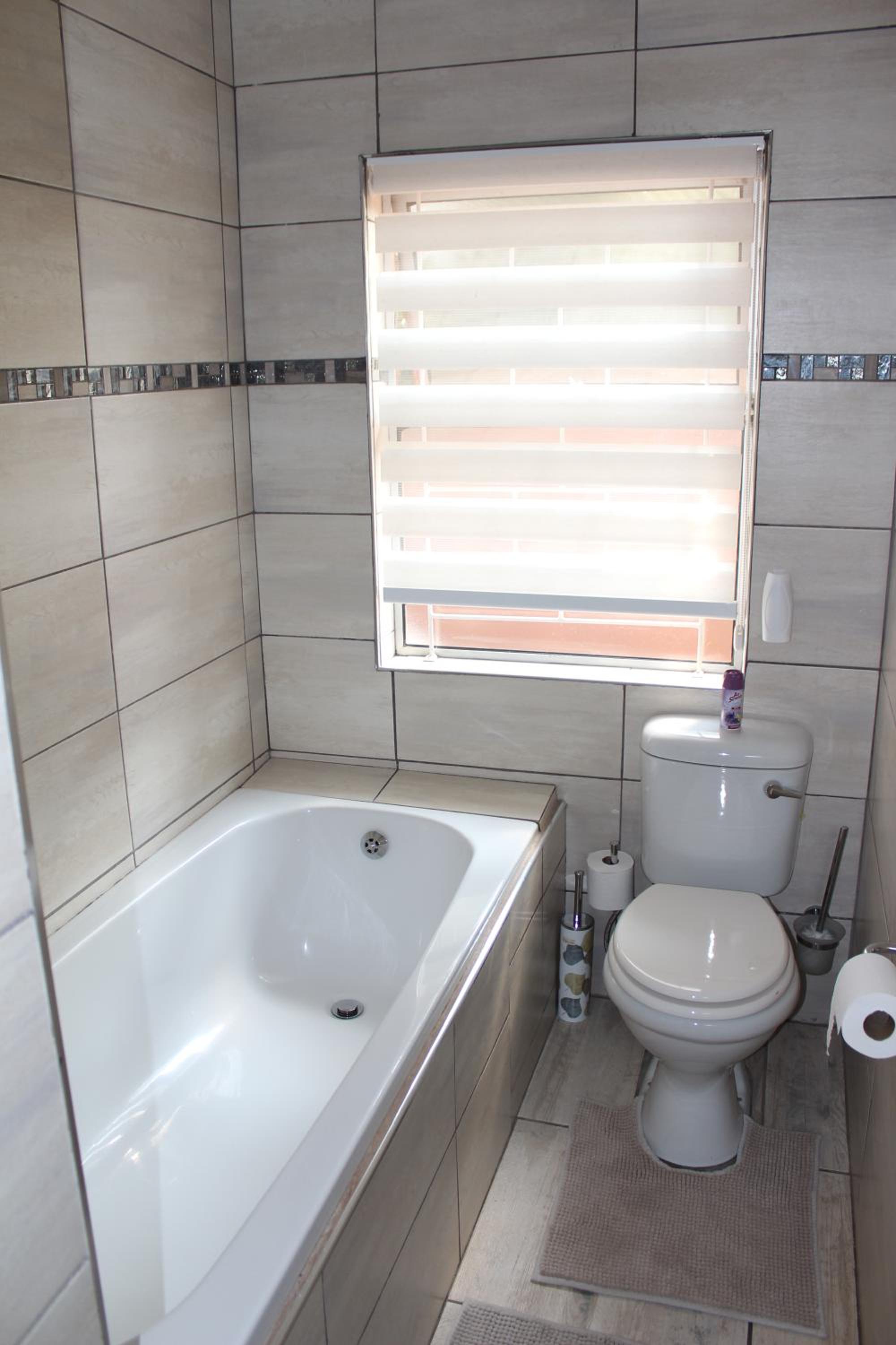 Double Room With Pool View photo 3