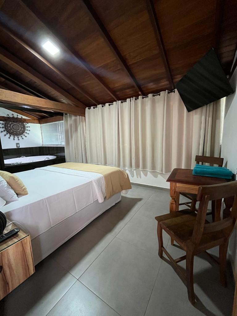 Deluxe Suite with Spa Bath - Photo 6