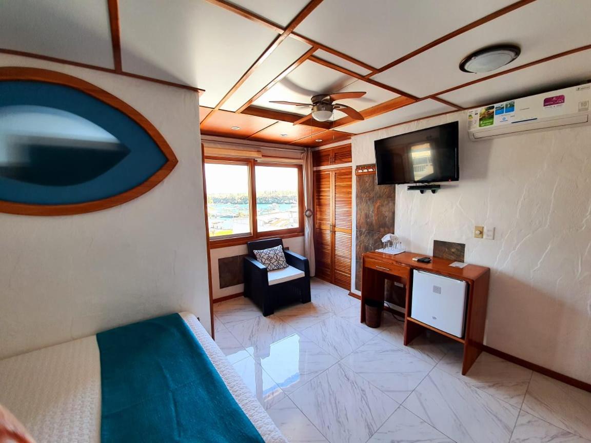 Deluxe Double Room with Side Sea View photo 2