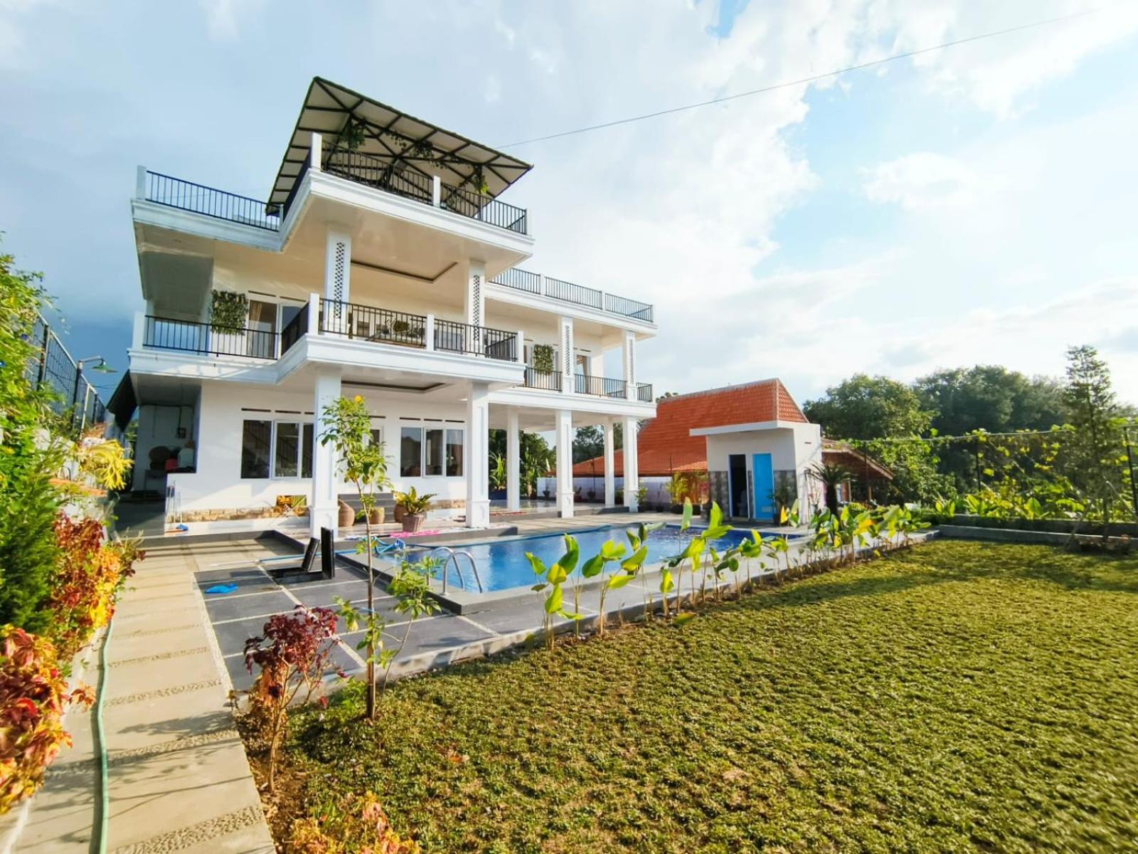 Villa photo 2