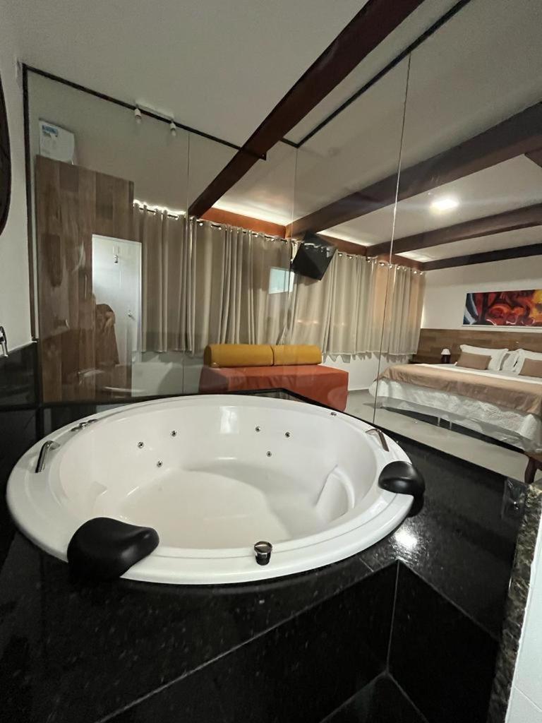 Deluxe Suite with Spa Bath - Photo 4